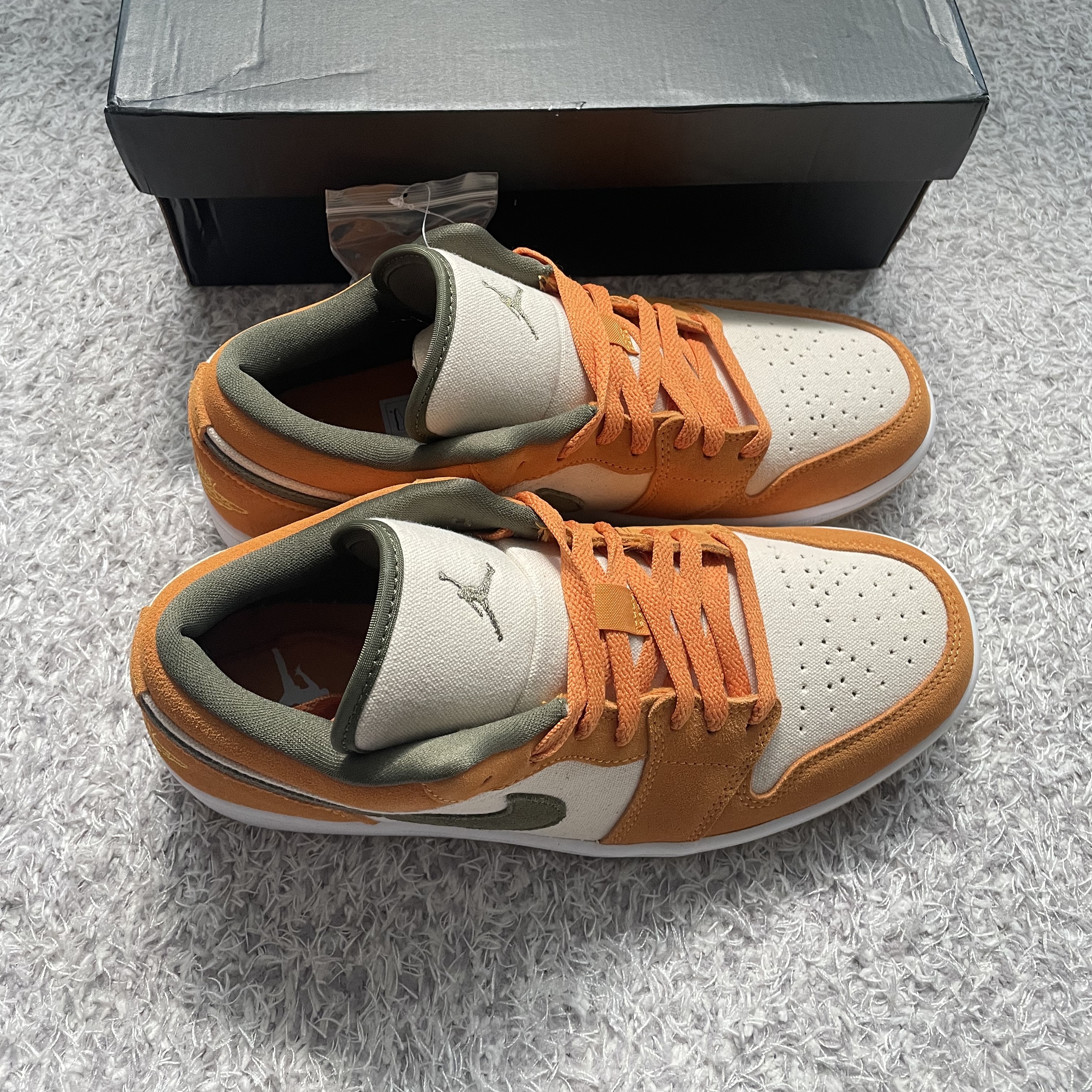 Jordan 1 Low SE Light Curry 착용 스타일 - 2