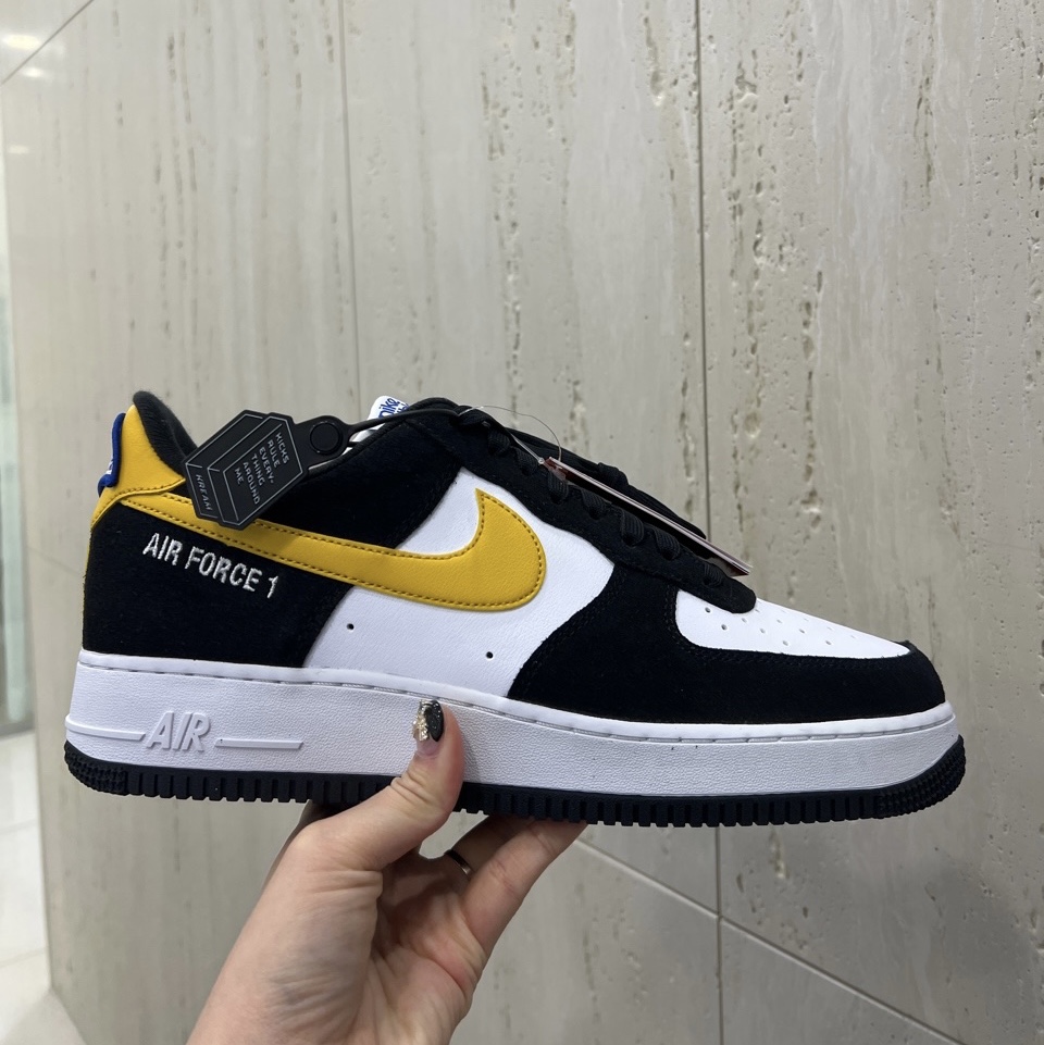 Nike Air Force 1 '07 LV8 Athletic Club Black Dark Sulfur 착용 스타일