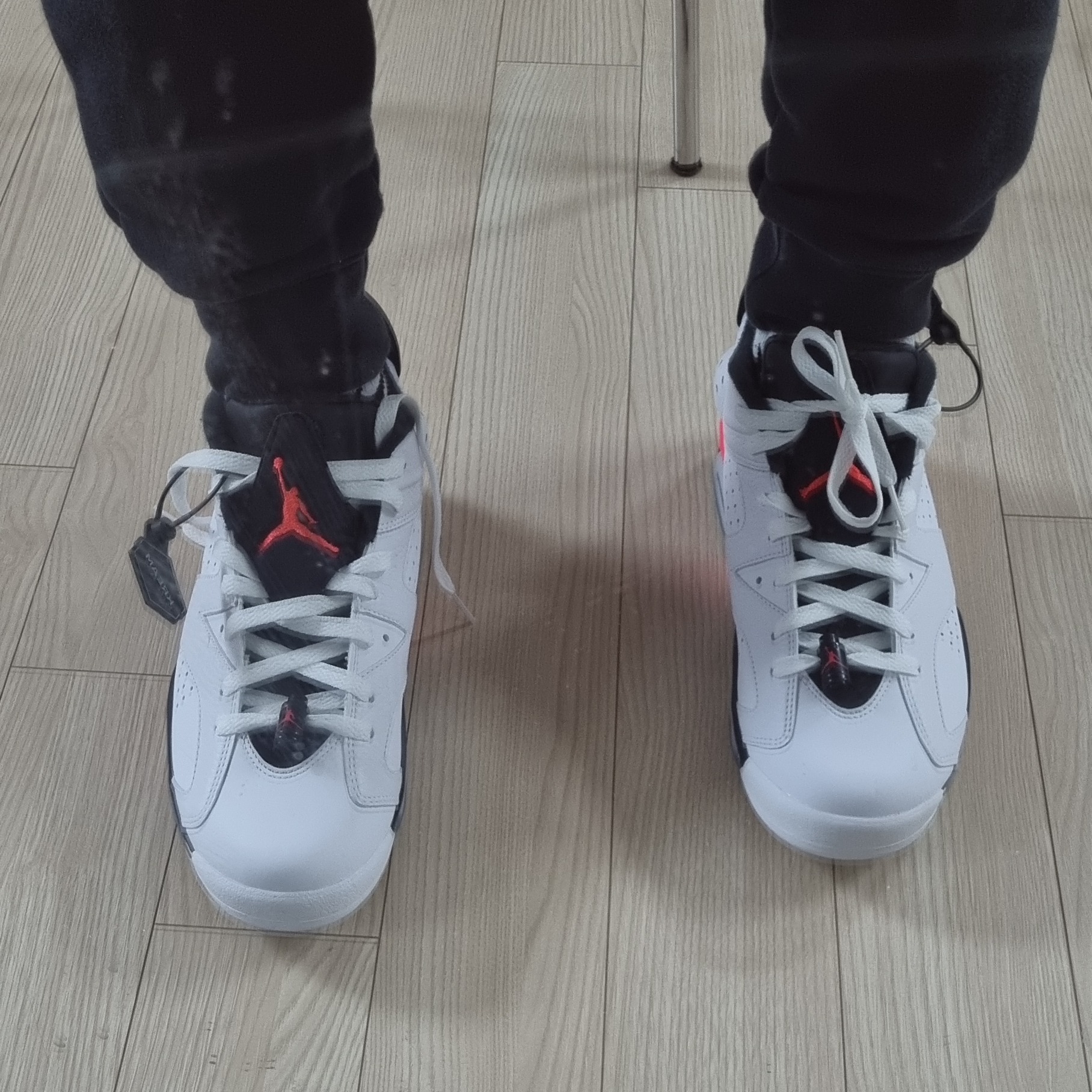 Jordan 6 Retro Low Infrared White 착용 스타일 - 2