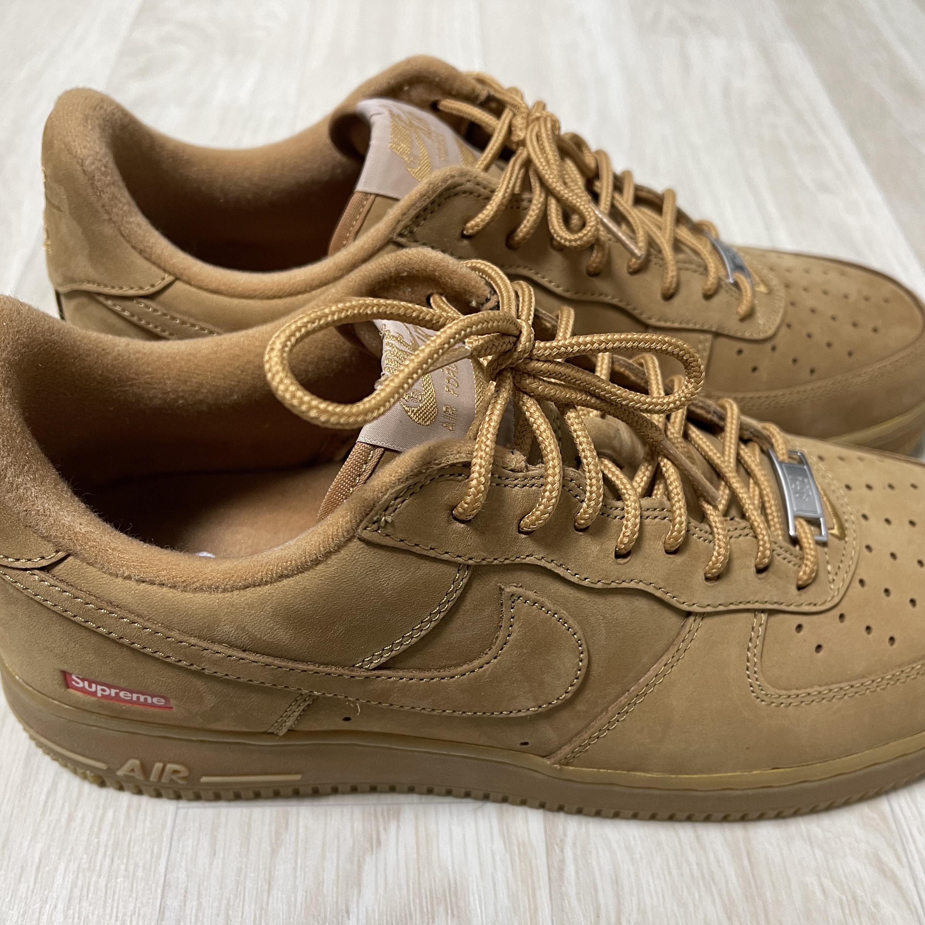 Nike x Supreme Air Force 1 Low Flax 착용 스타일