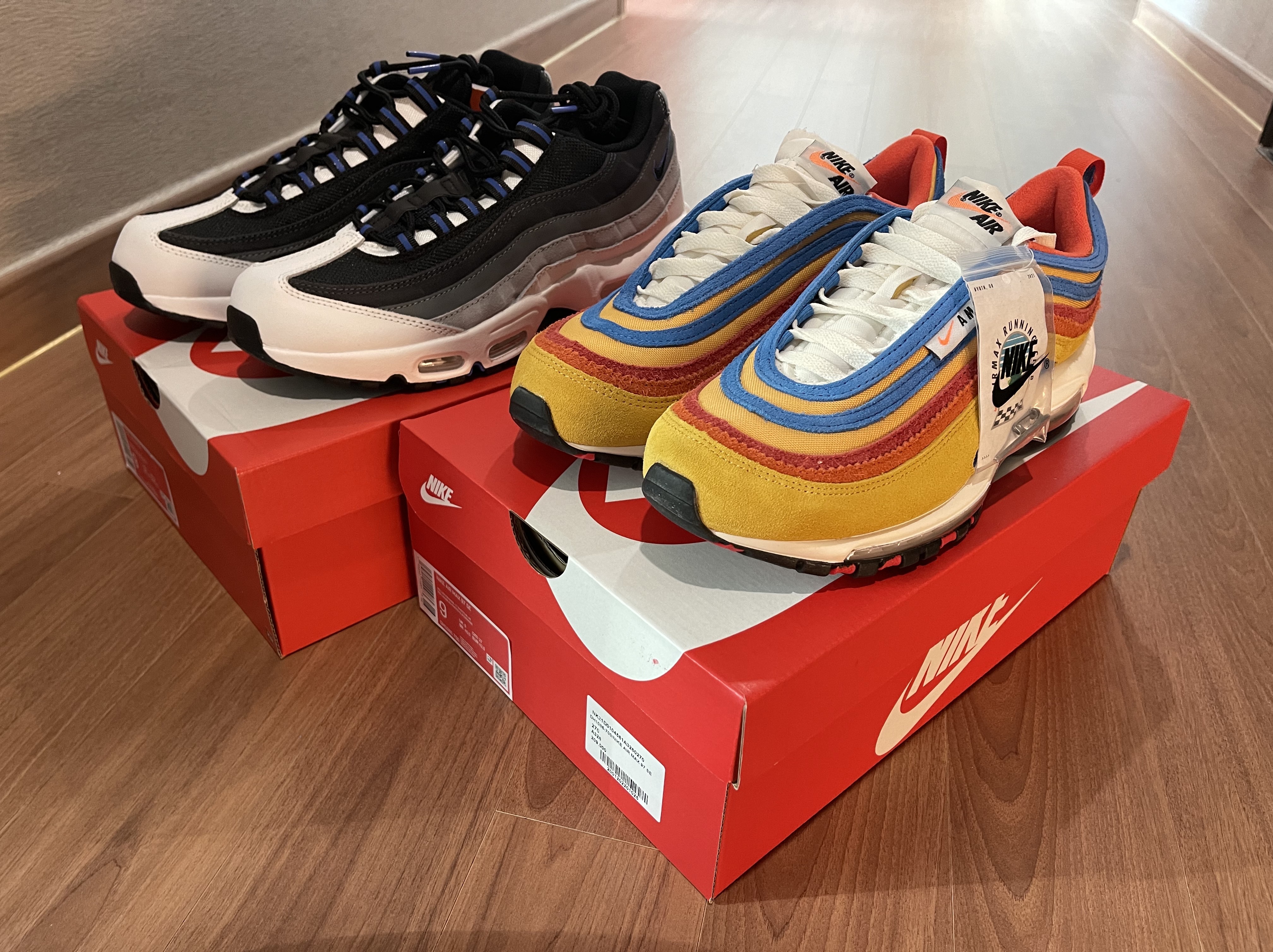 Nike Air Max 95 Summit White Wolf Grey, Nike Air Max 97 SE Air Max Running Club Pollen Orange 착용 스타일 - 2