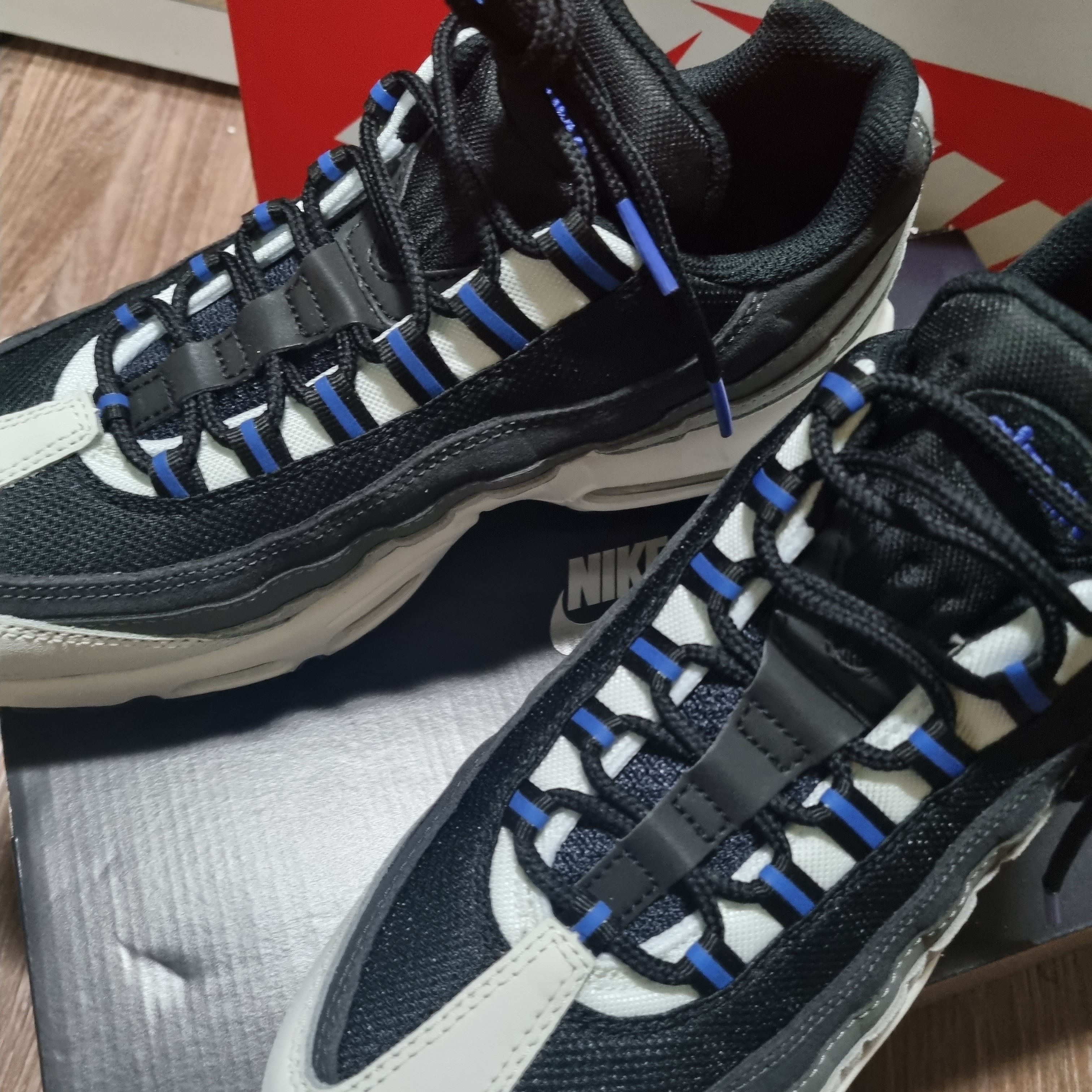 Nike Air Max 95 Summit White Wolf Grey 착용 스타일 - 2
