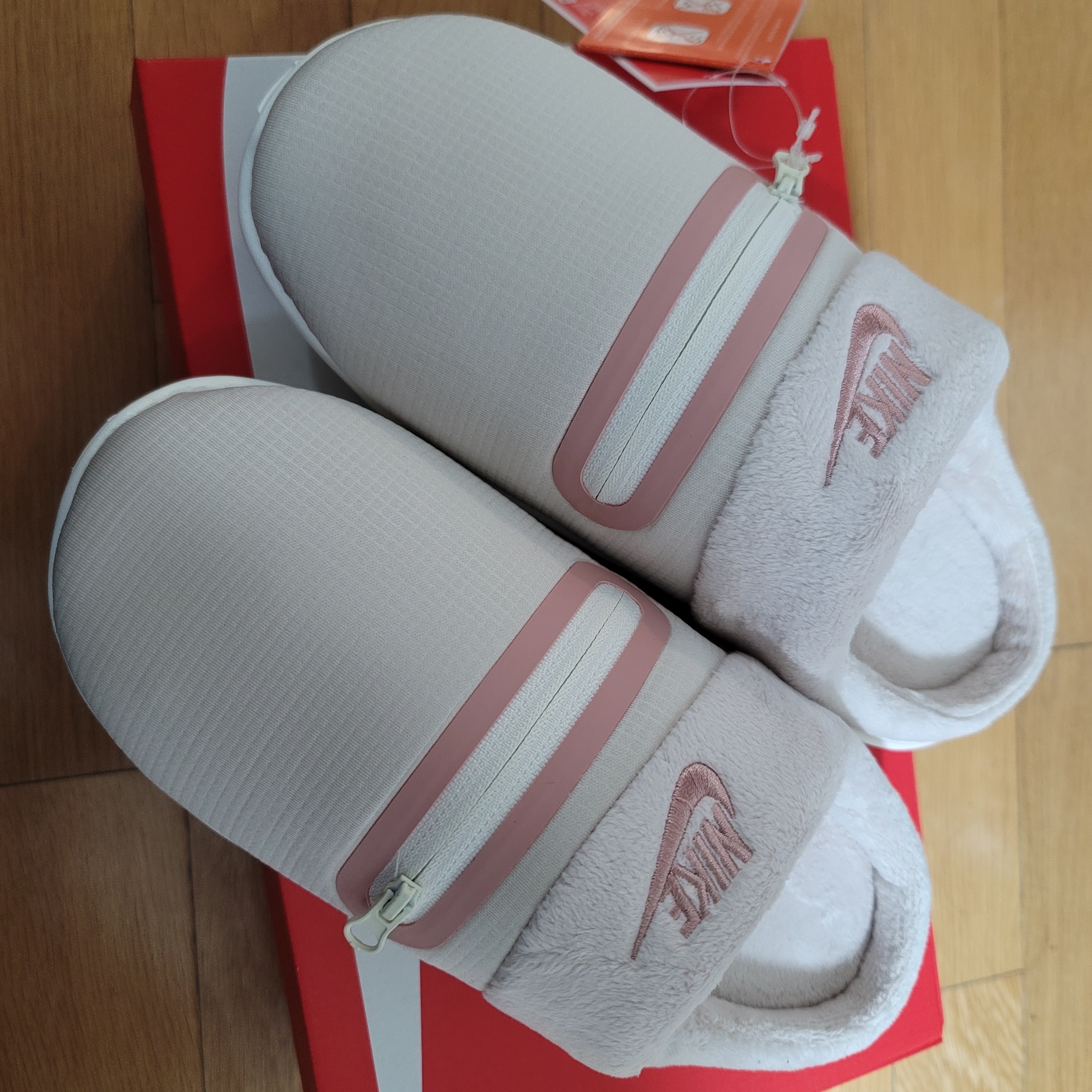 (W) Nike Burrow Barely Rose 착용 스타일 - 1