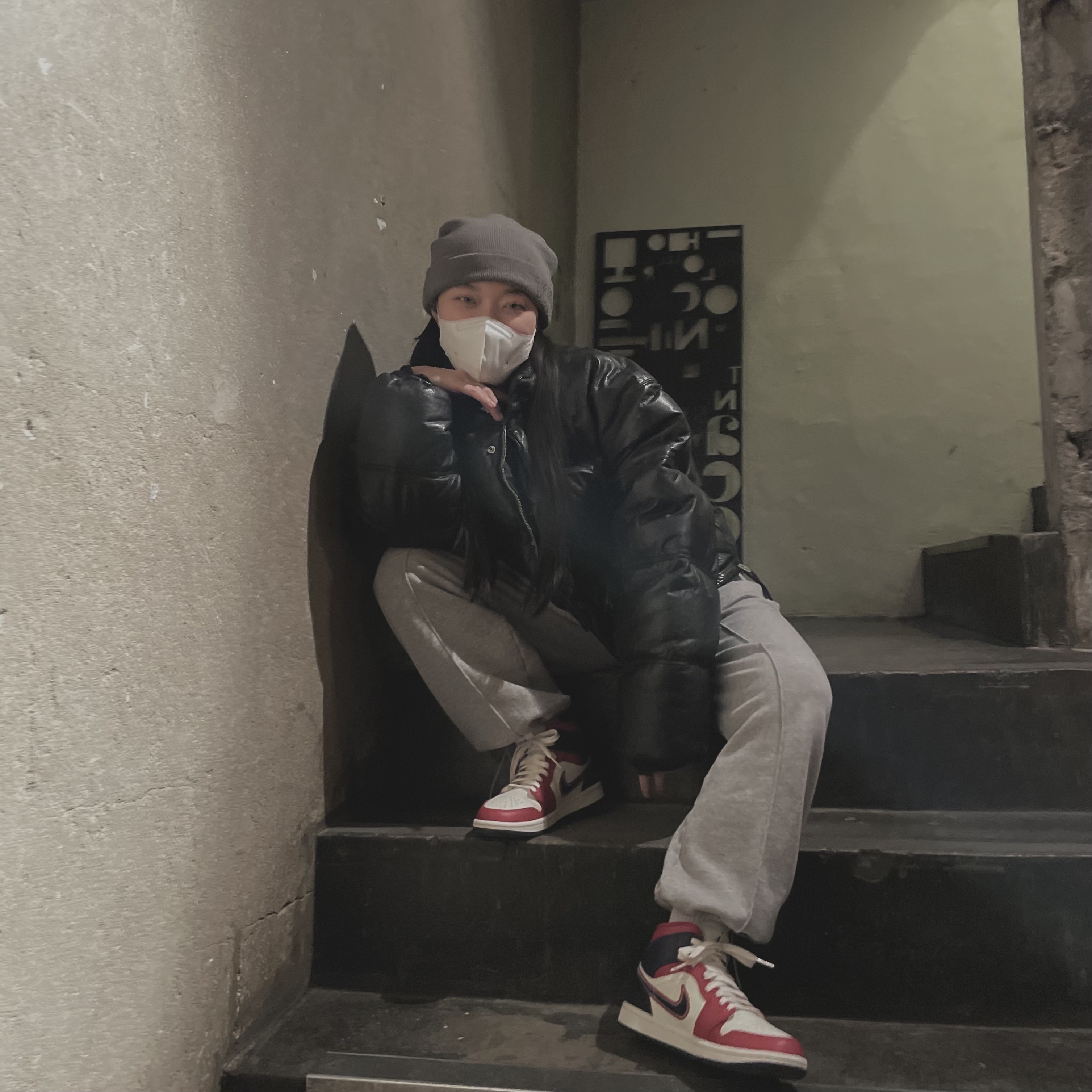 (W) Jordan 1 Mid SE Gym Red Midnight Navy 착용 스타일