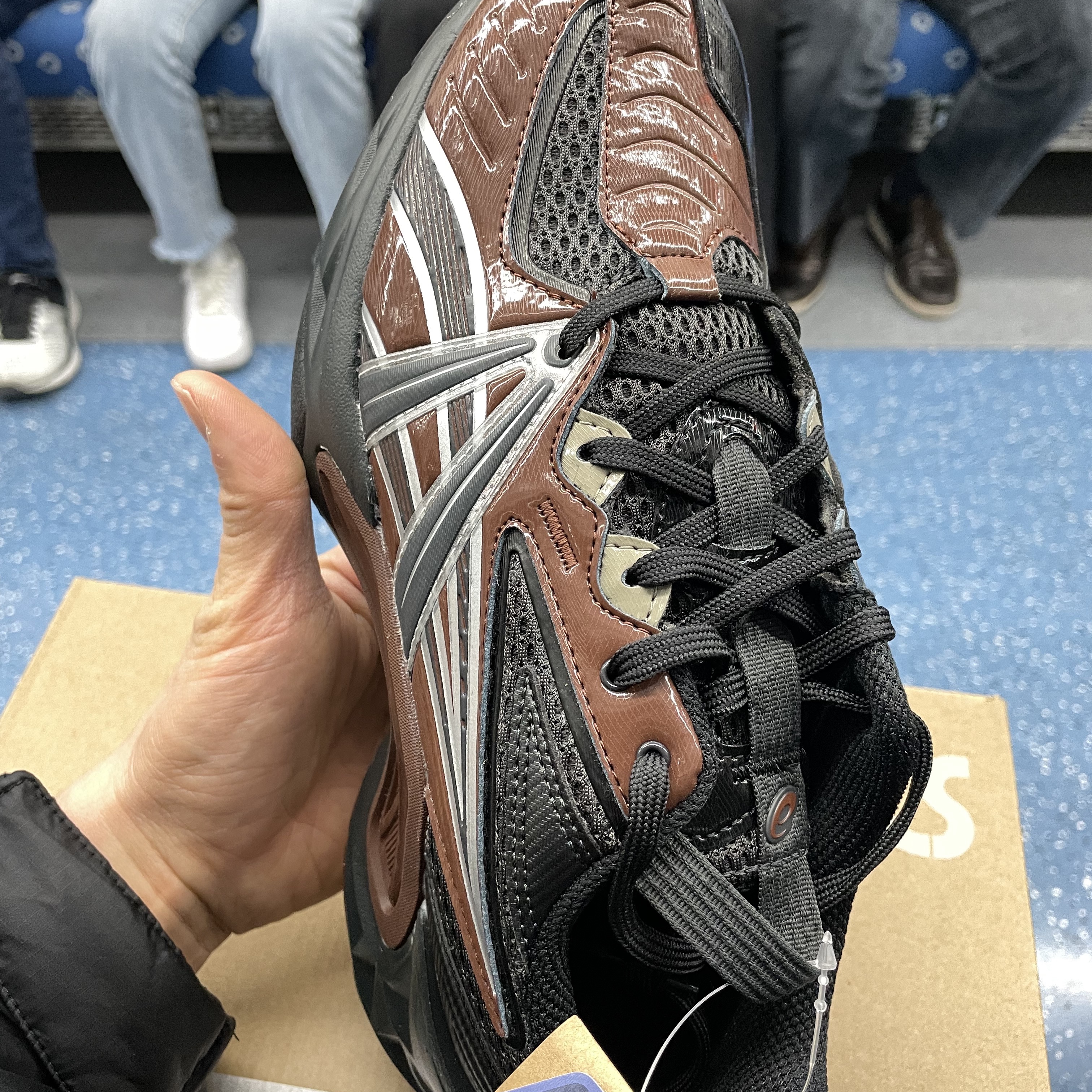 Asics HN2-S Protoblast Chocolate Brown 착용 스타일 - 1