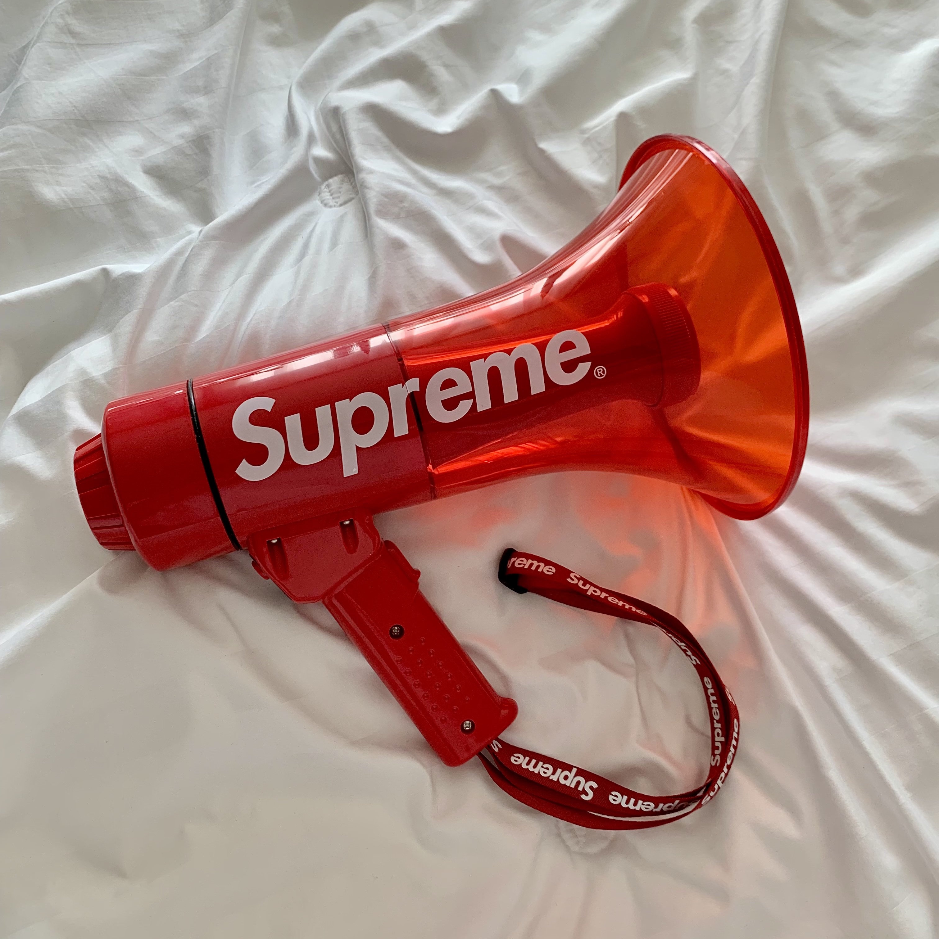Supreme Pyle Waterproof Megaphone Red - 21FW 착용 스타일