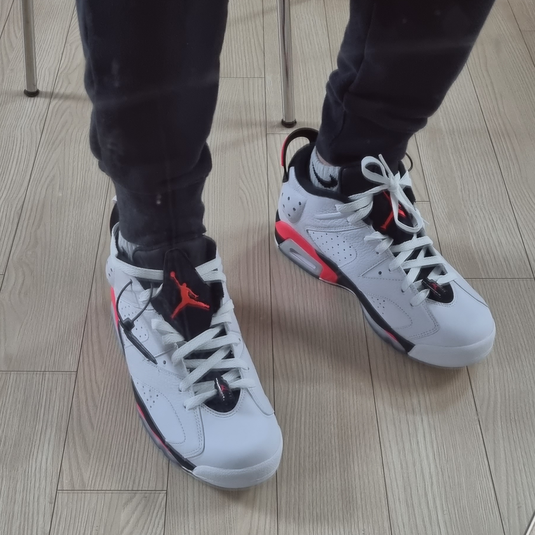 Jordan 6 Retro Low Infrared White 착용 스타일 - 1