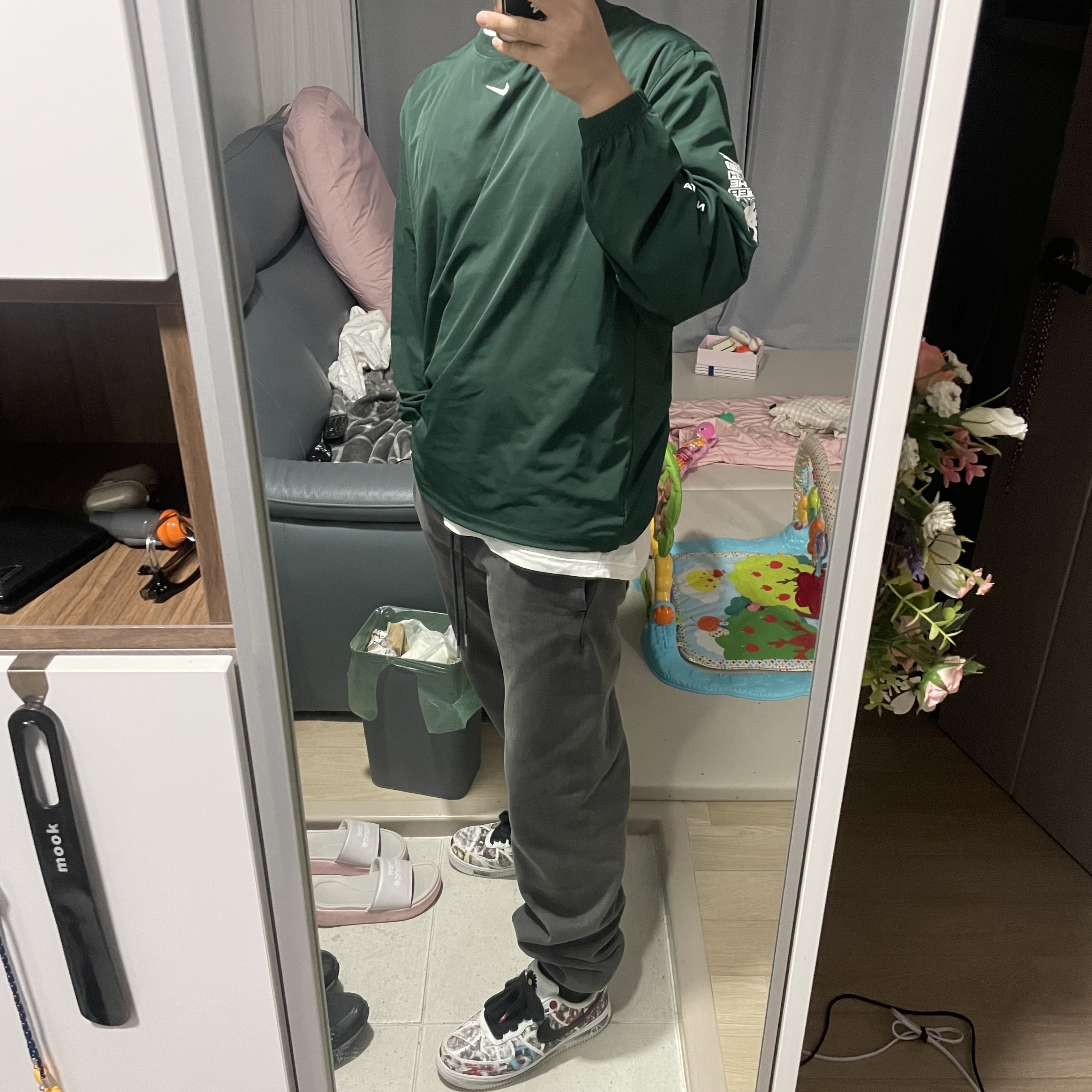 Nike x Drake Nocta Golf Crewneck Top Green - US/EU, Nike x Peaceminusone Air Force 1 Low Para-Noise 2.0 착용 스타일 - 1