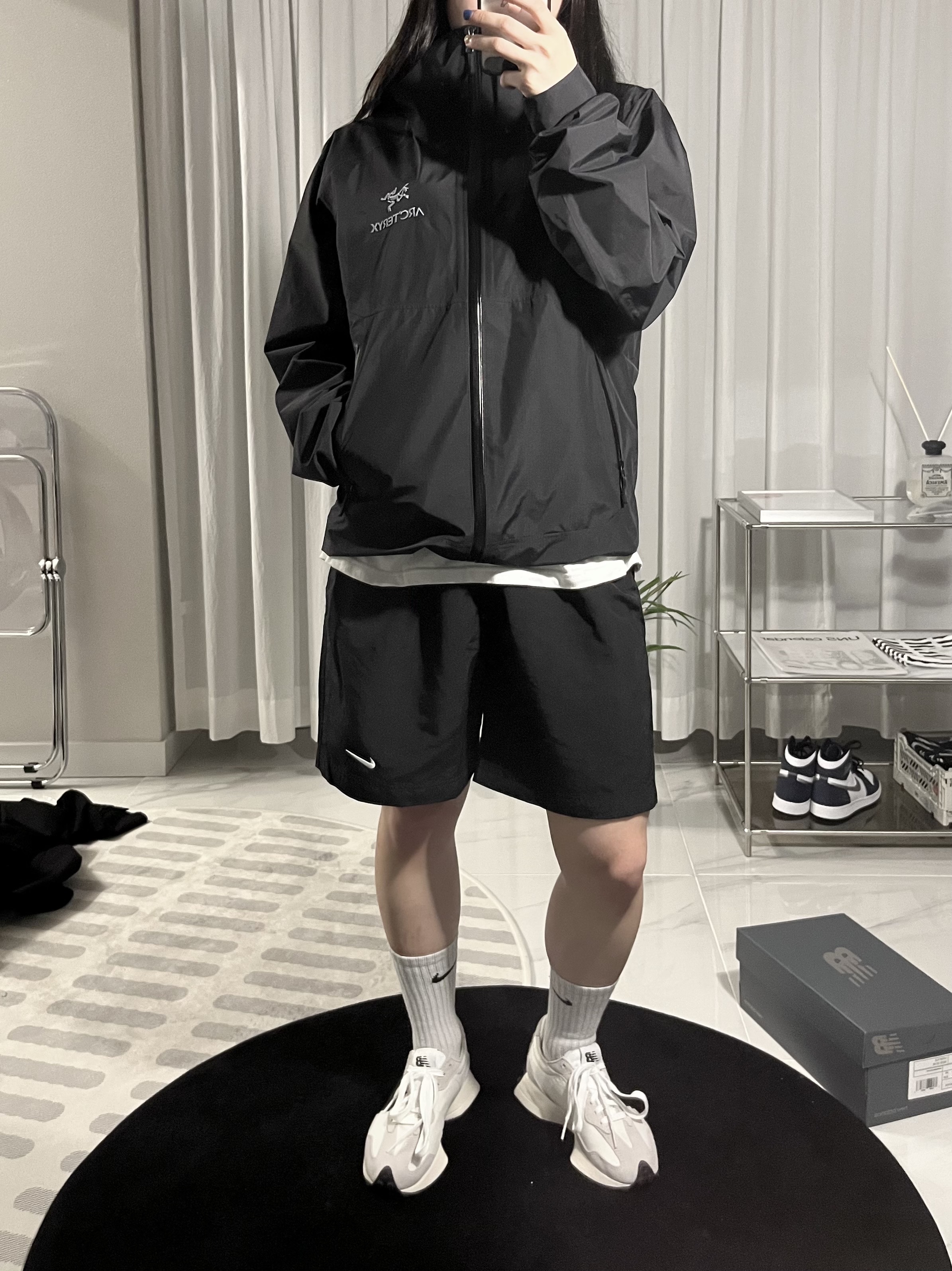 Arc'teryx Zeta SL Jacket Black, Nike NRG Solo Swoosh Shorts Black - Asia 착용 스타일 - 1