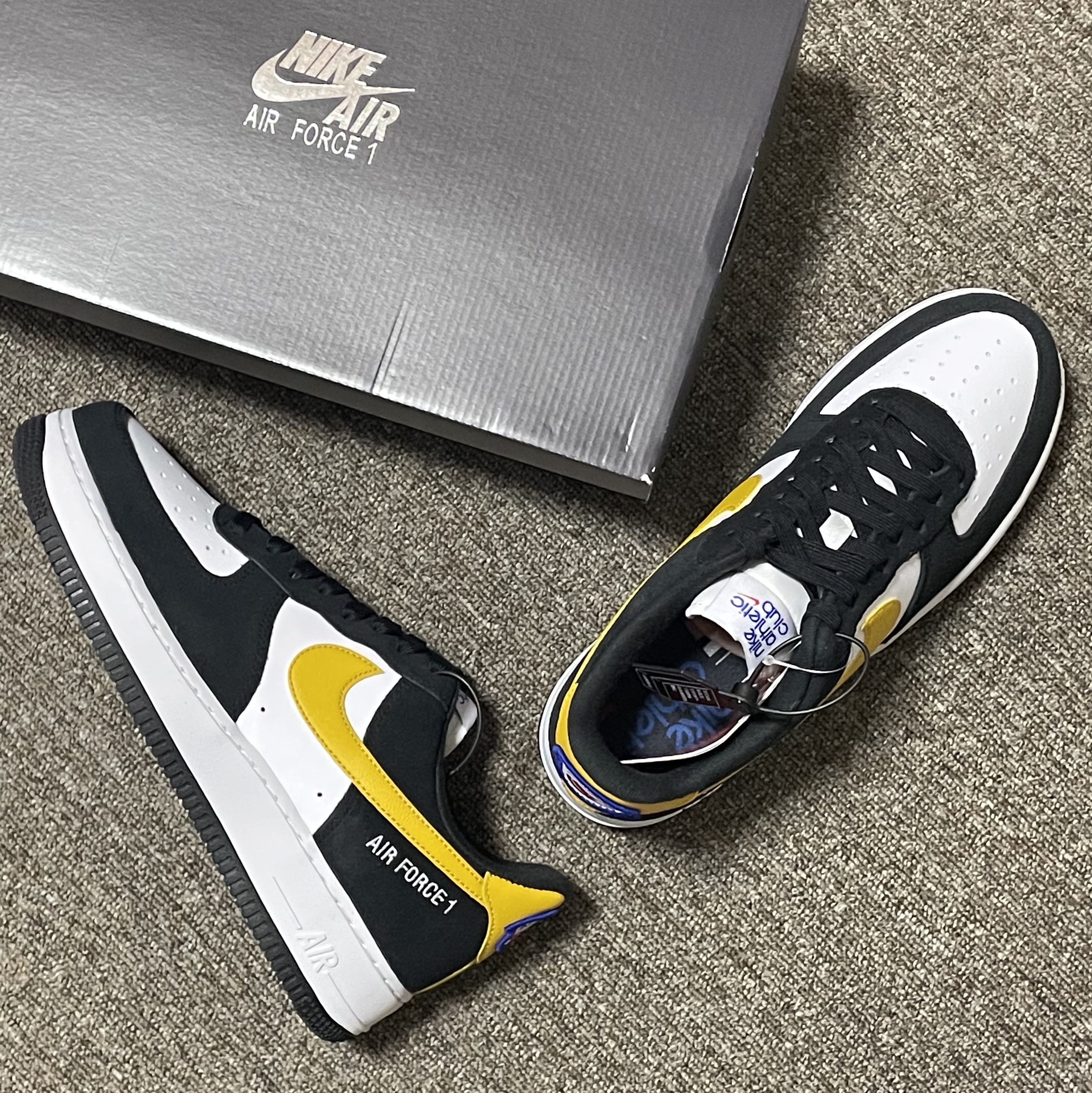 Nike Air Force 1 '07 LV8 Athletic Club Black Dark Sulfur 착용 스타일