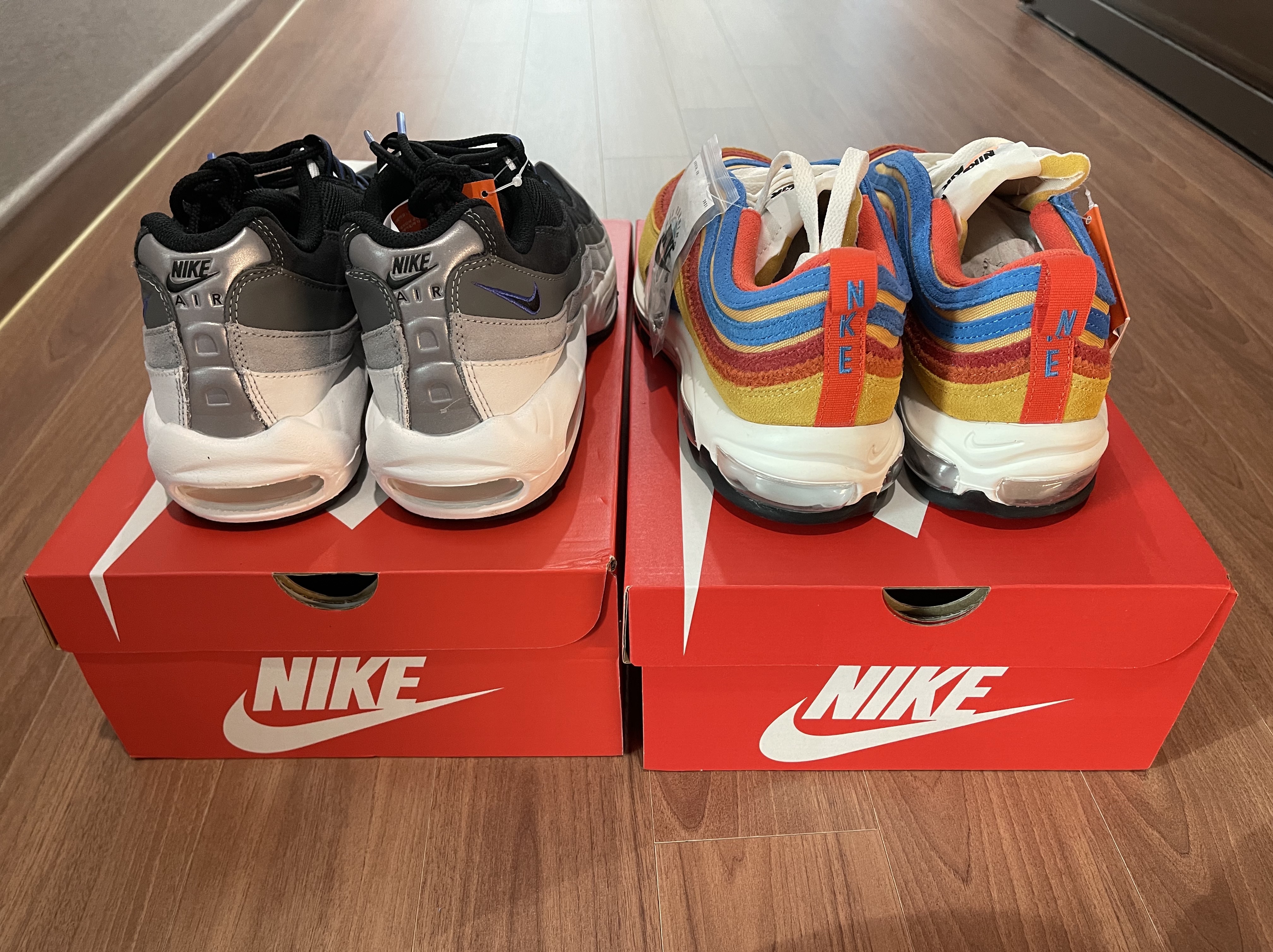 Nike Air Max 95 Summit White Wolf Grey, Nike Air Max 97 SE Air Max Running Club Pollen Orange 착용 스타일 - 3