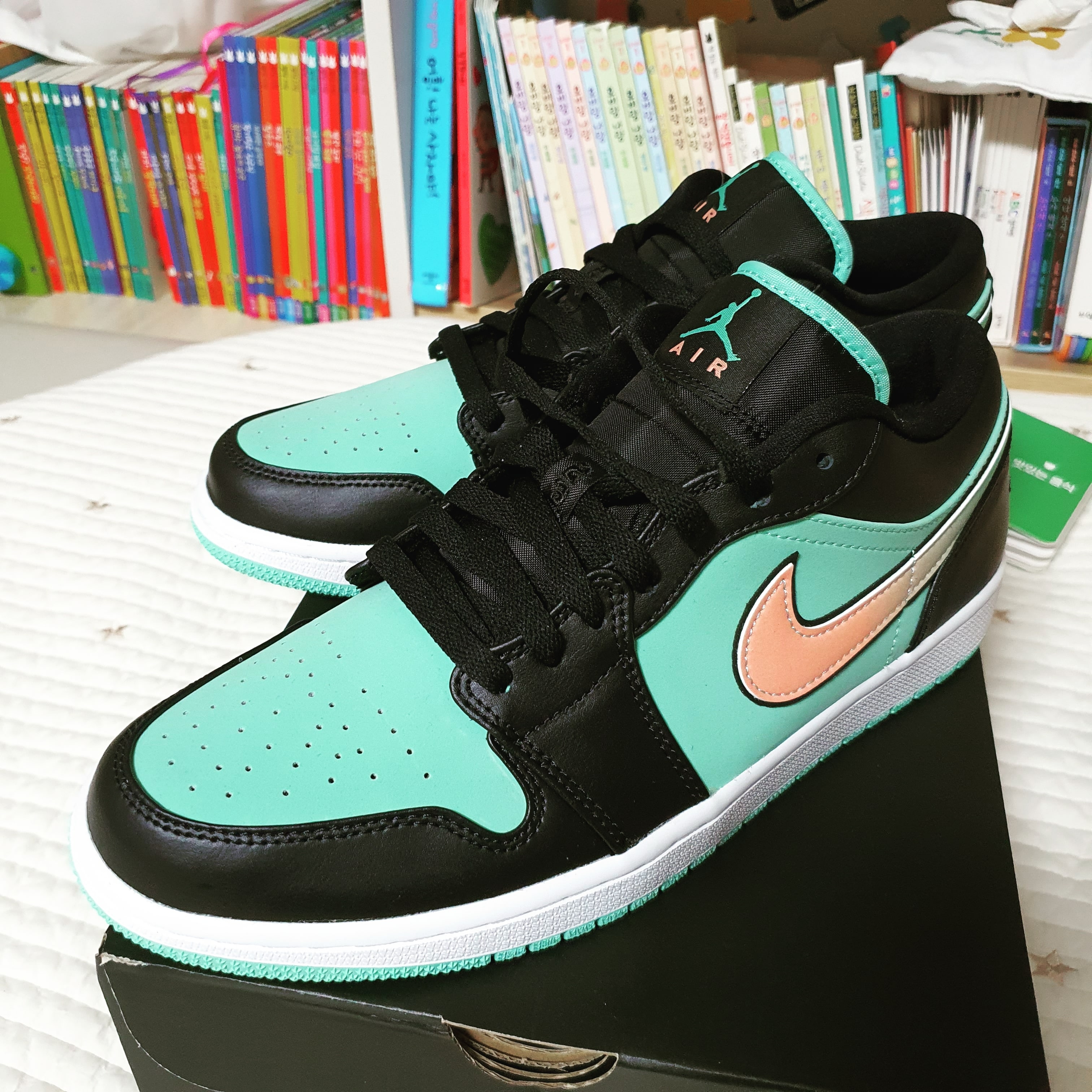 Jordan 1 Low SE Tropical Twist 착용 스타일 - 1