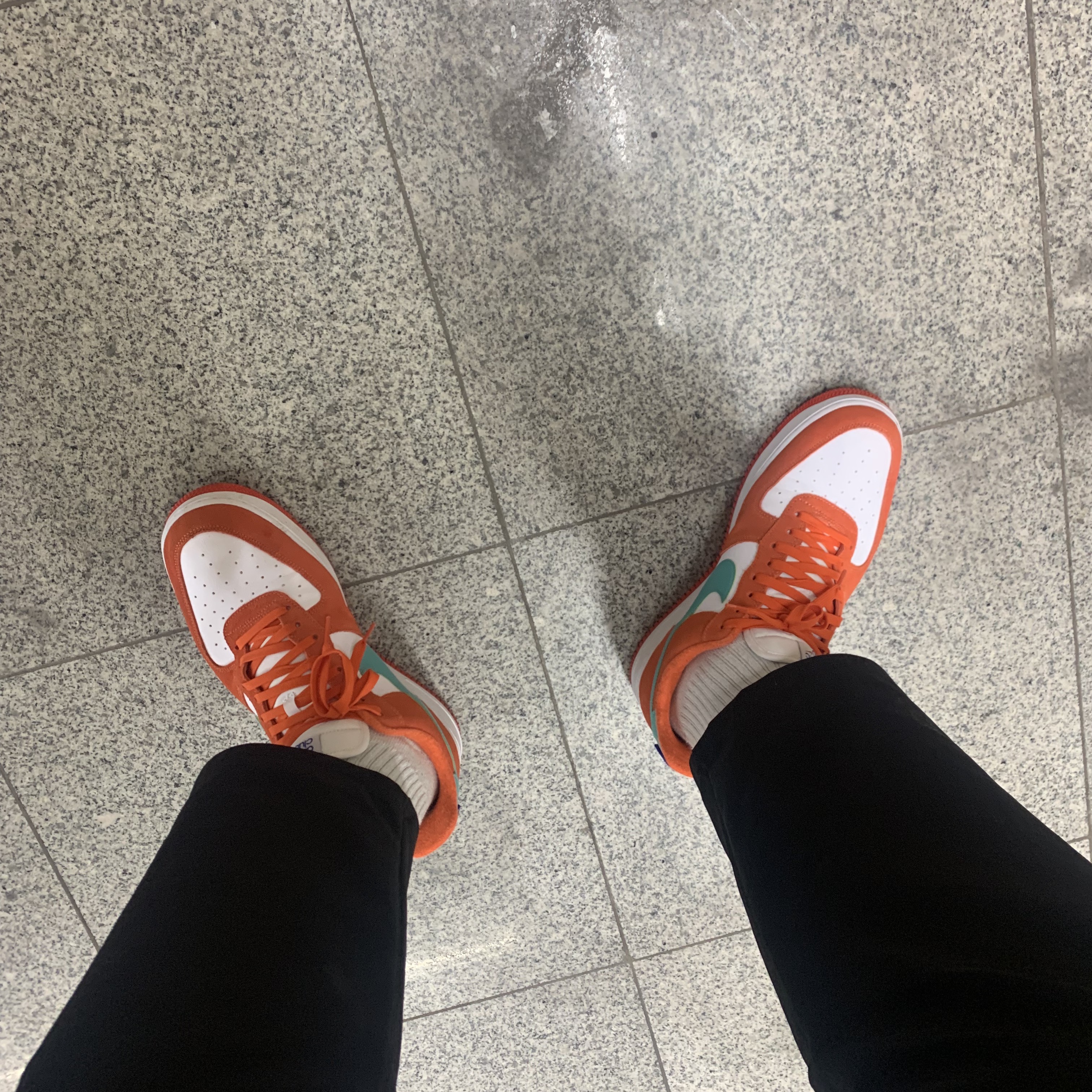 Nike Air Force 1 '07 LV8 Athletic Club Rush Orange Washed Teal 착용 스타일
