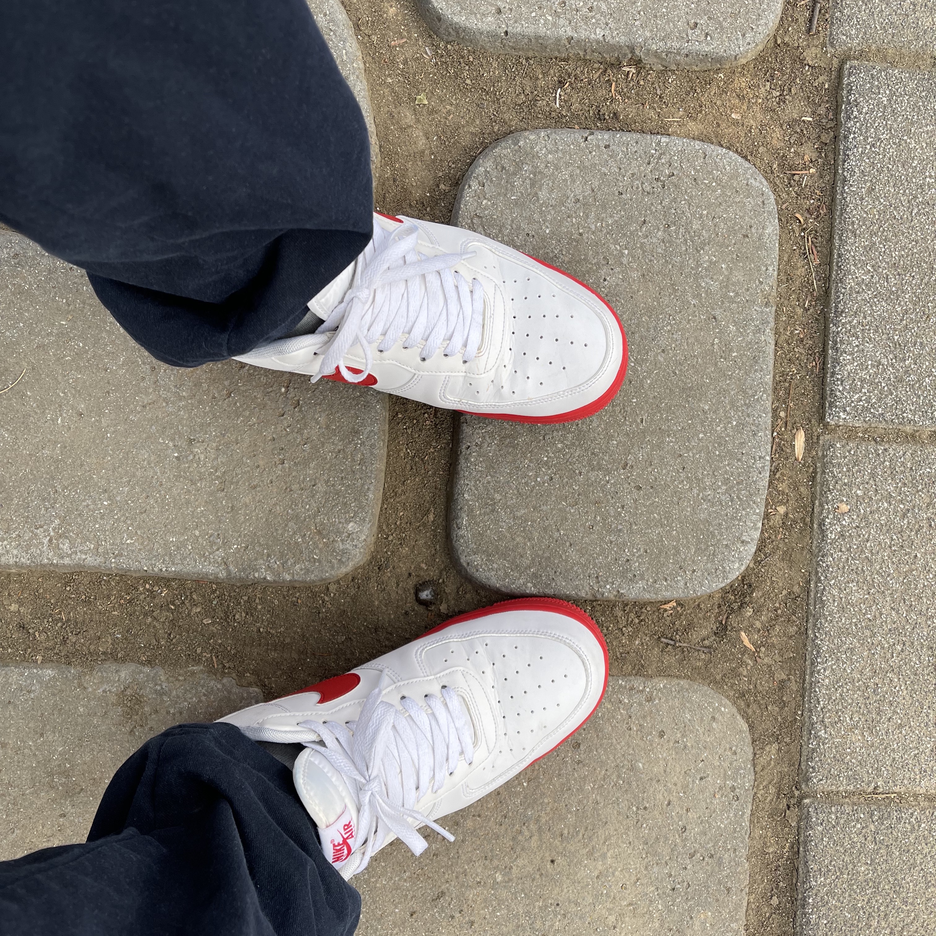 Nike Air Force 1 Low White Red Midsole 착용 스타일