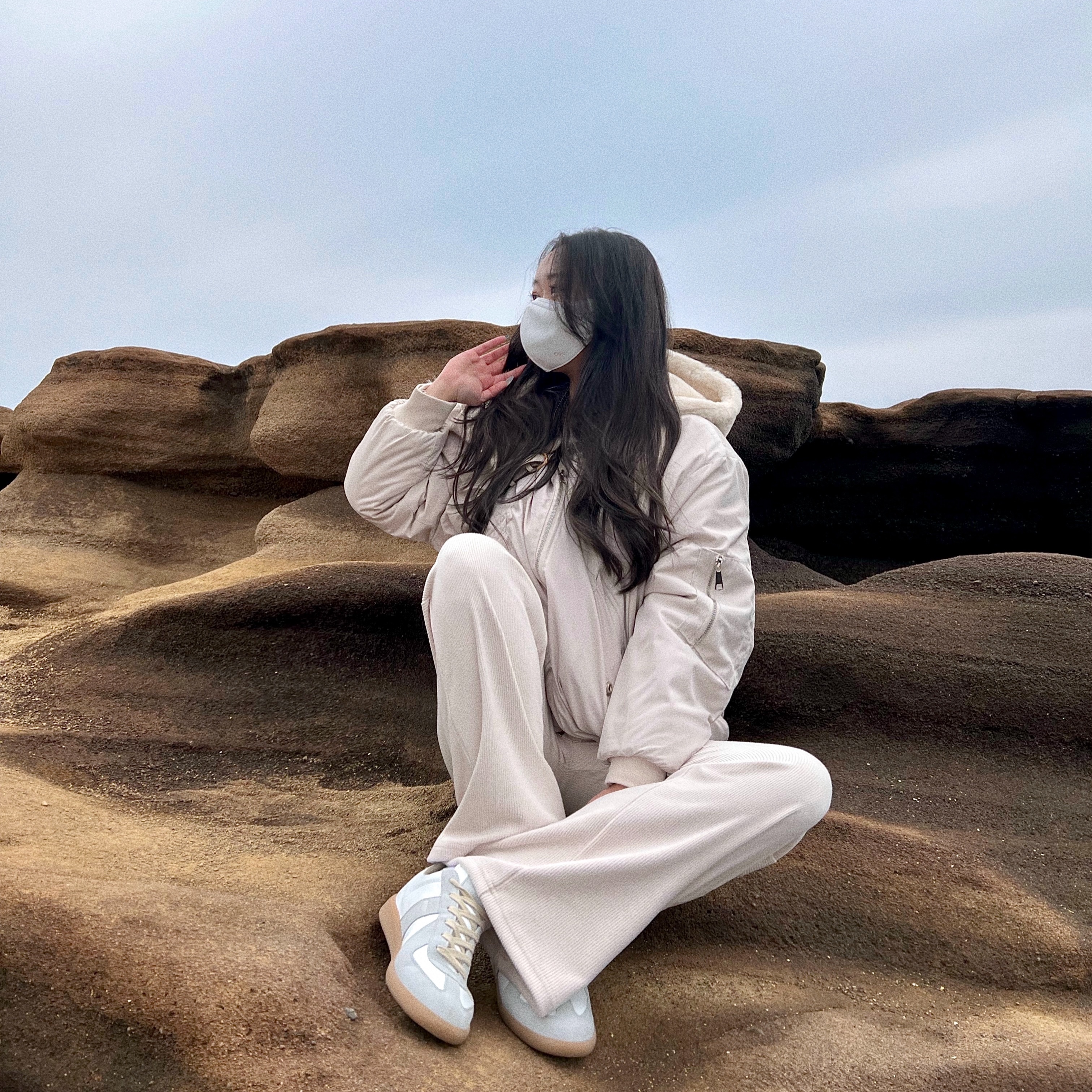 (W) Maison Margiela Calfskin Replica Sneakers White 착용 스타일