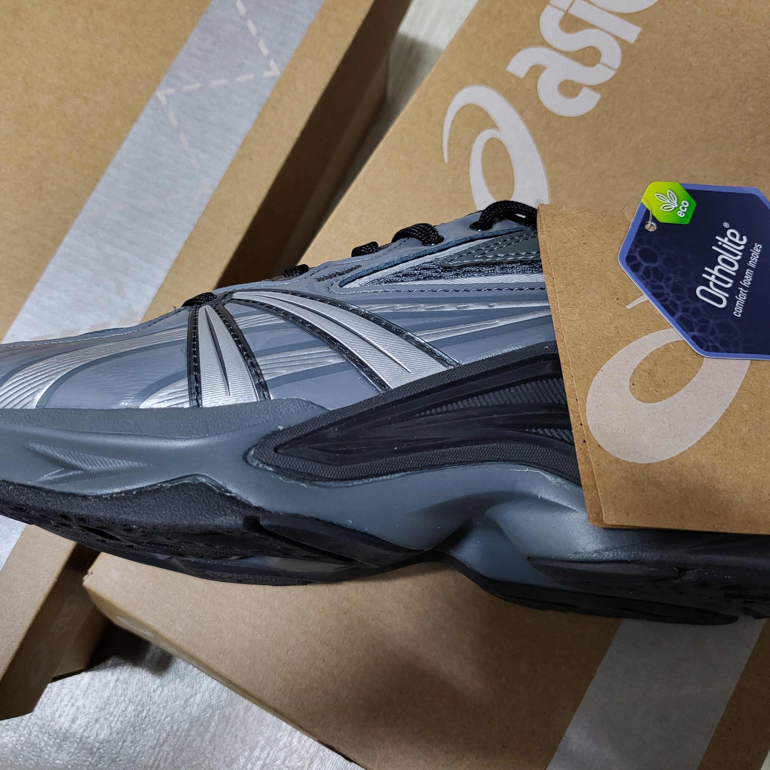 Asics HN2-S Protoblast Steel Grey 착용 스타일