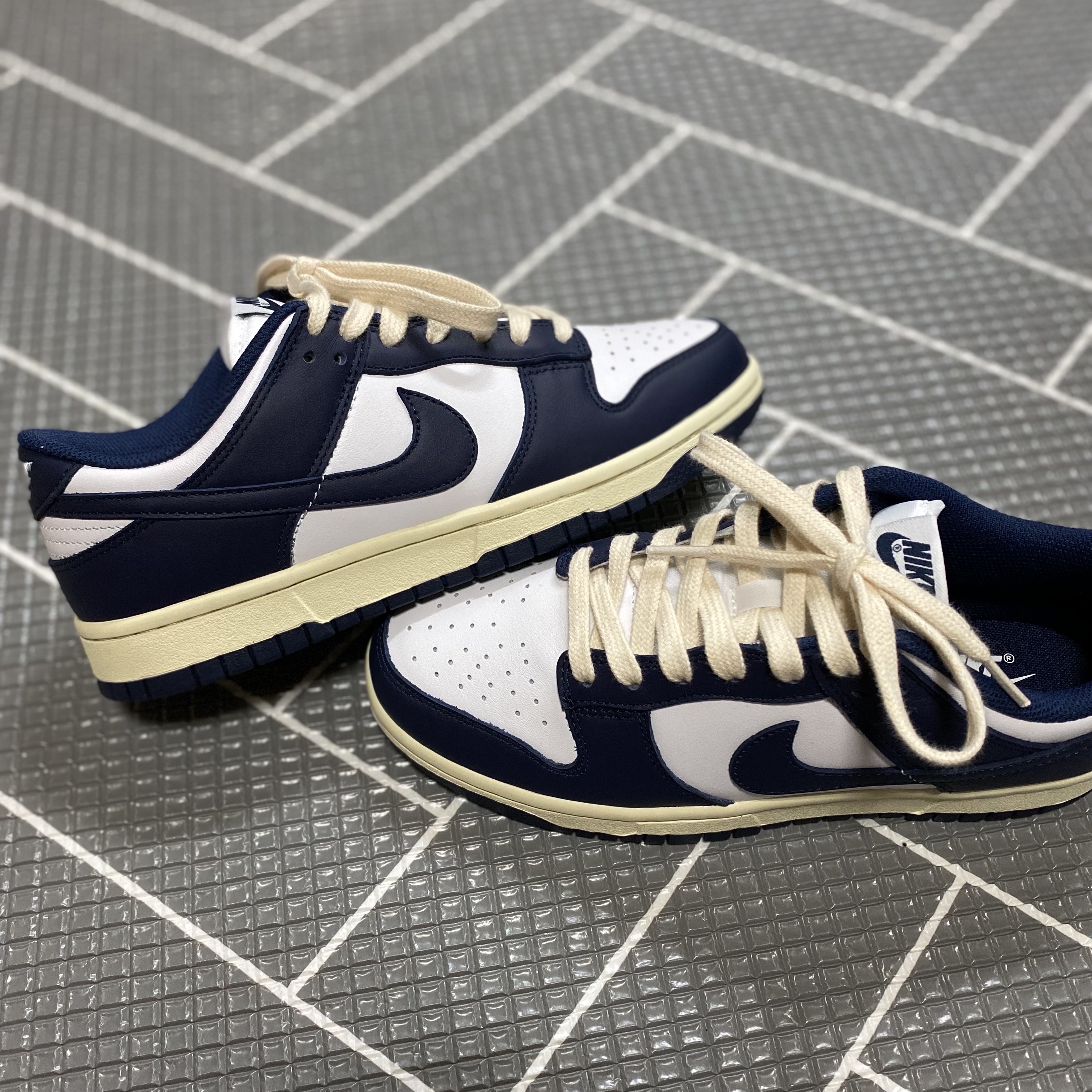 (W) Nike Dunk Low Vintage Midnight Navy 착용 스타일