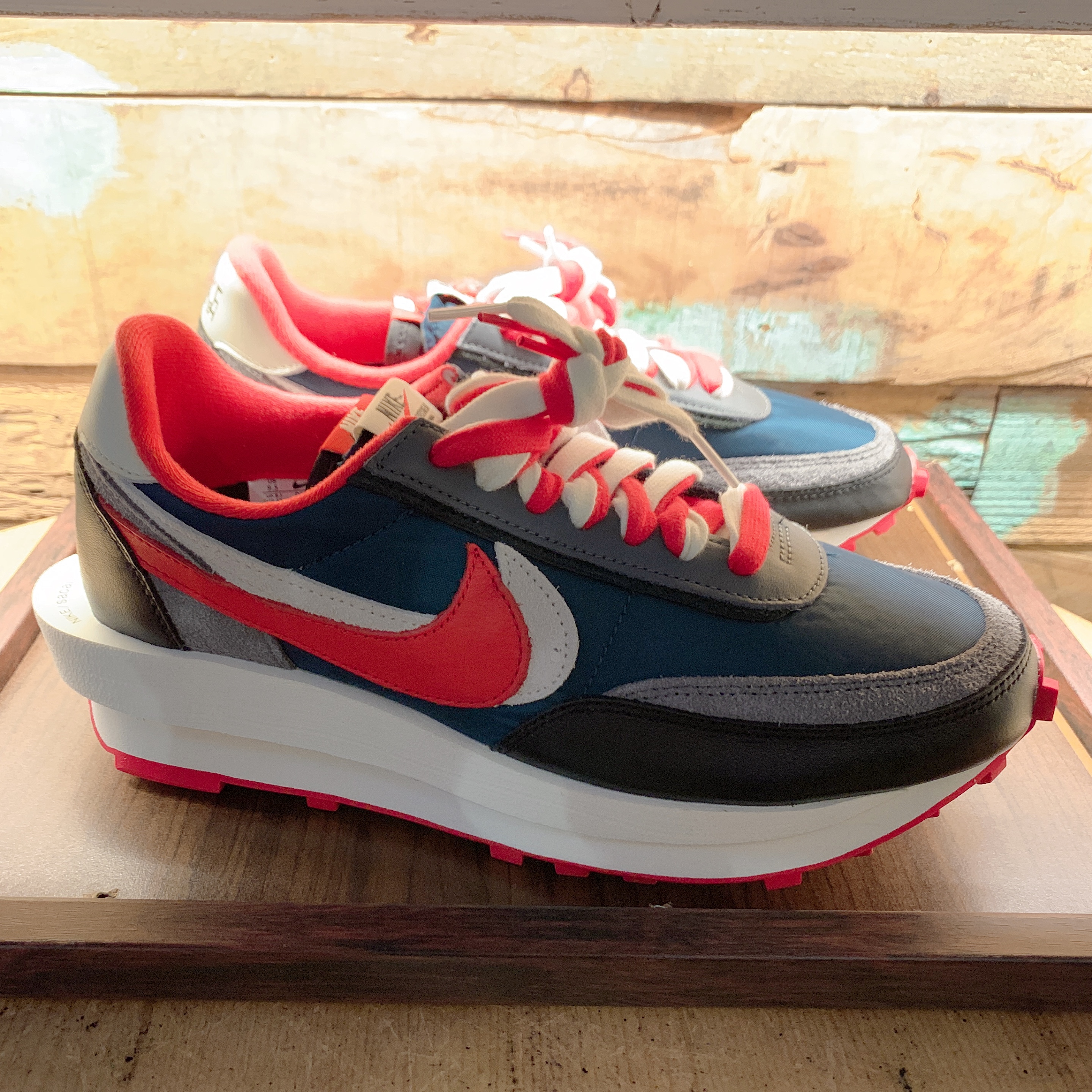 Nike x Sacai x Undercover LDWaffle Midnight Spruce University Red 착용 스타일 - 1
