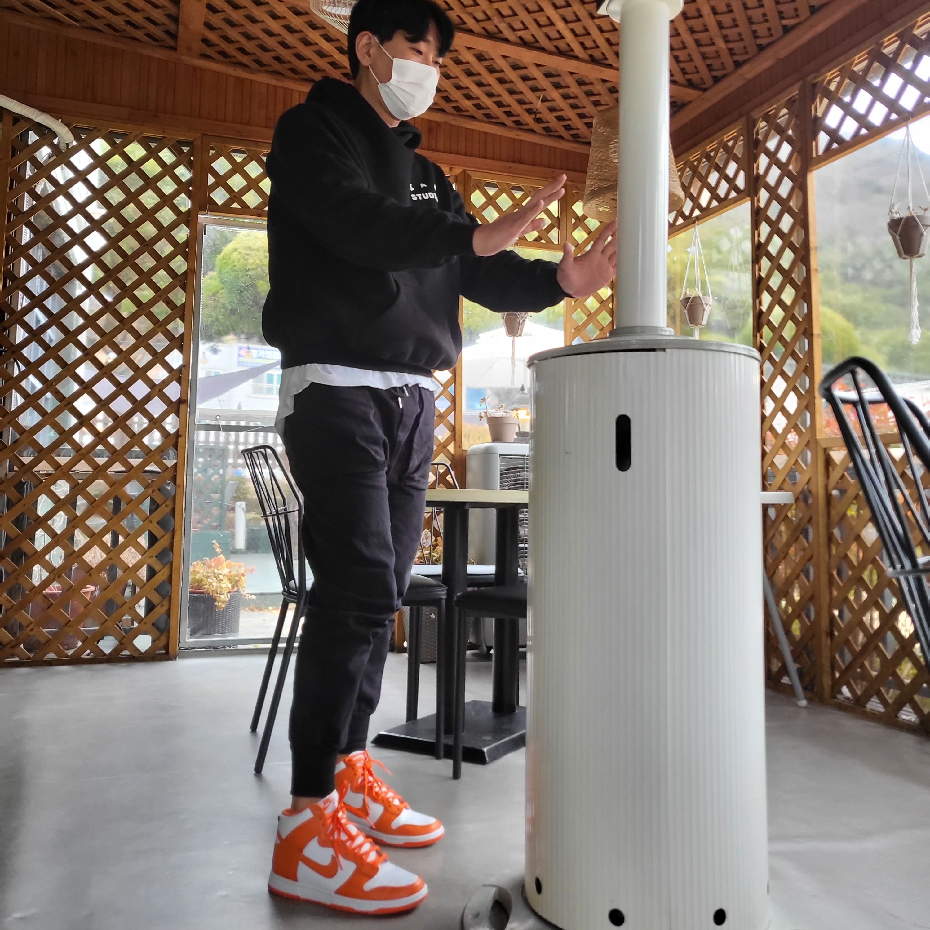 IAB Studio Hoodie Black White, Nike Dunk High Retro Orange Blaze 착용 스타일
