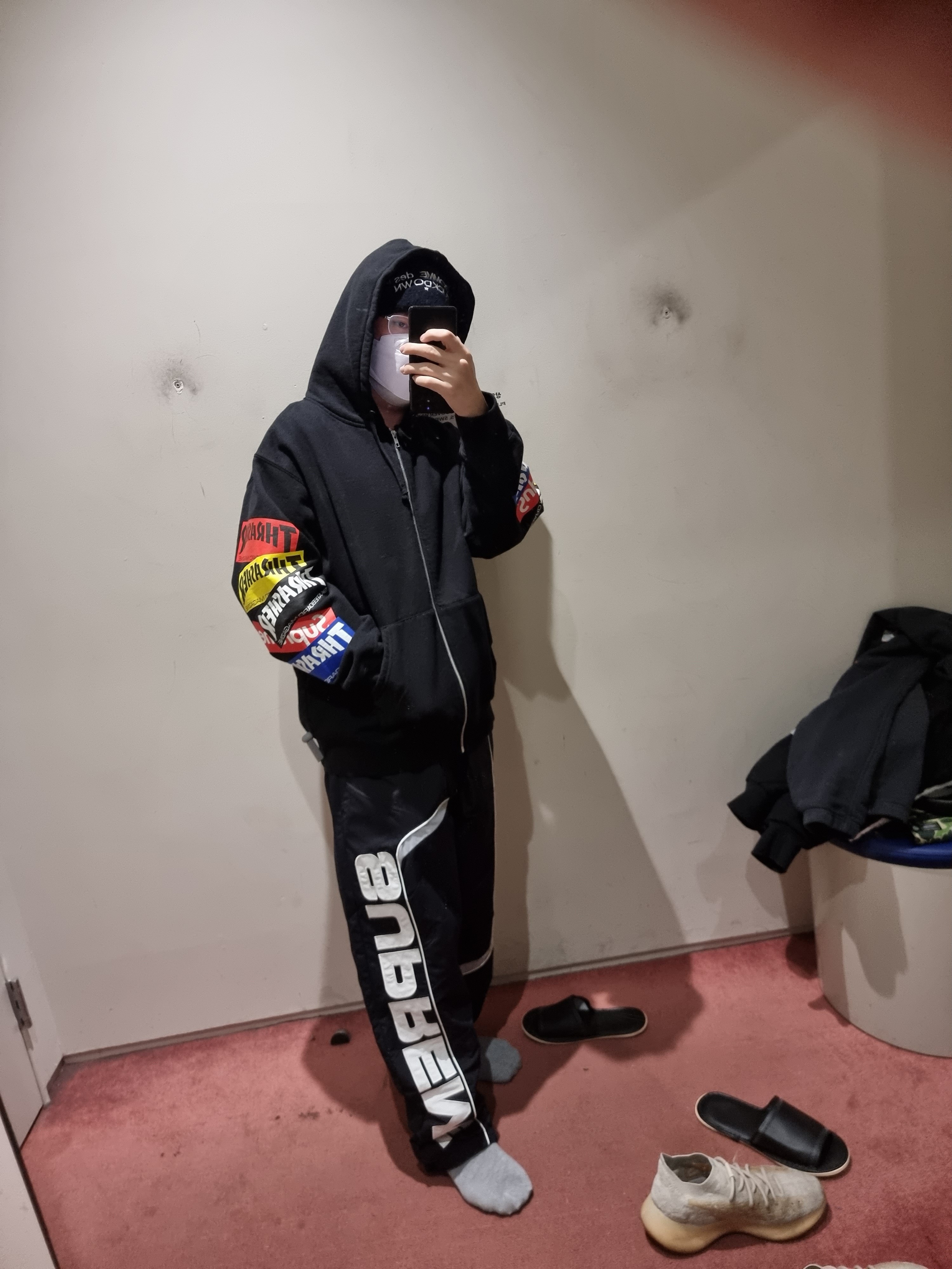 Adidas Yeezy Boost 380 Yecoraite - Reflective, Supreme x Thrasher Multi Logo Zip Up Hooded Sweatshirt Black - 21FW 착용 스타일 - 1