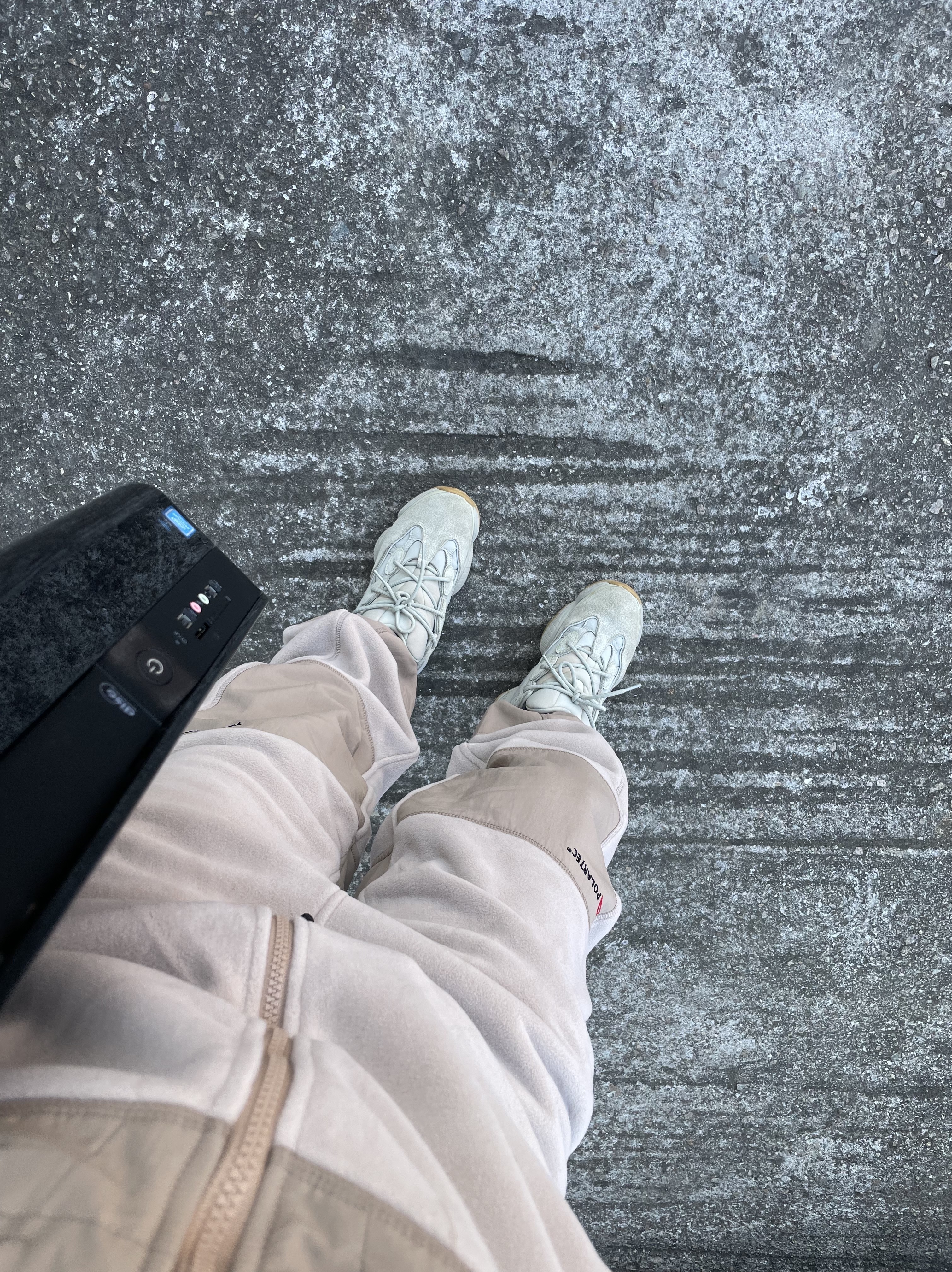 Adidas Yeezy 500 Stone 착용 스타일