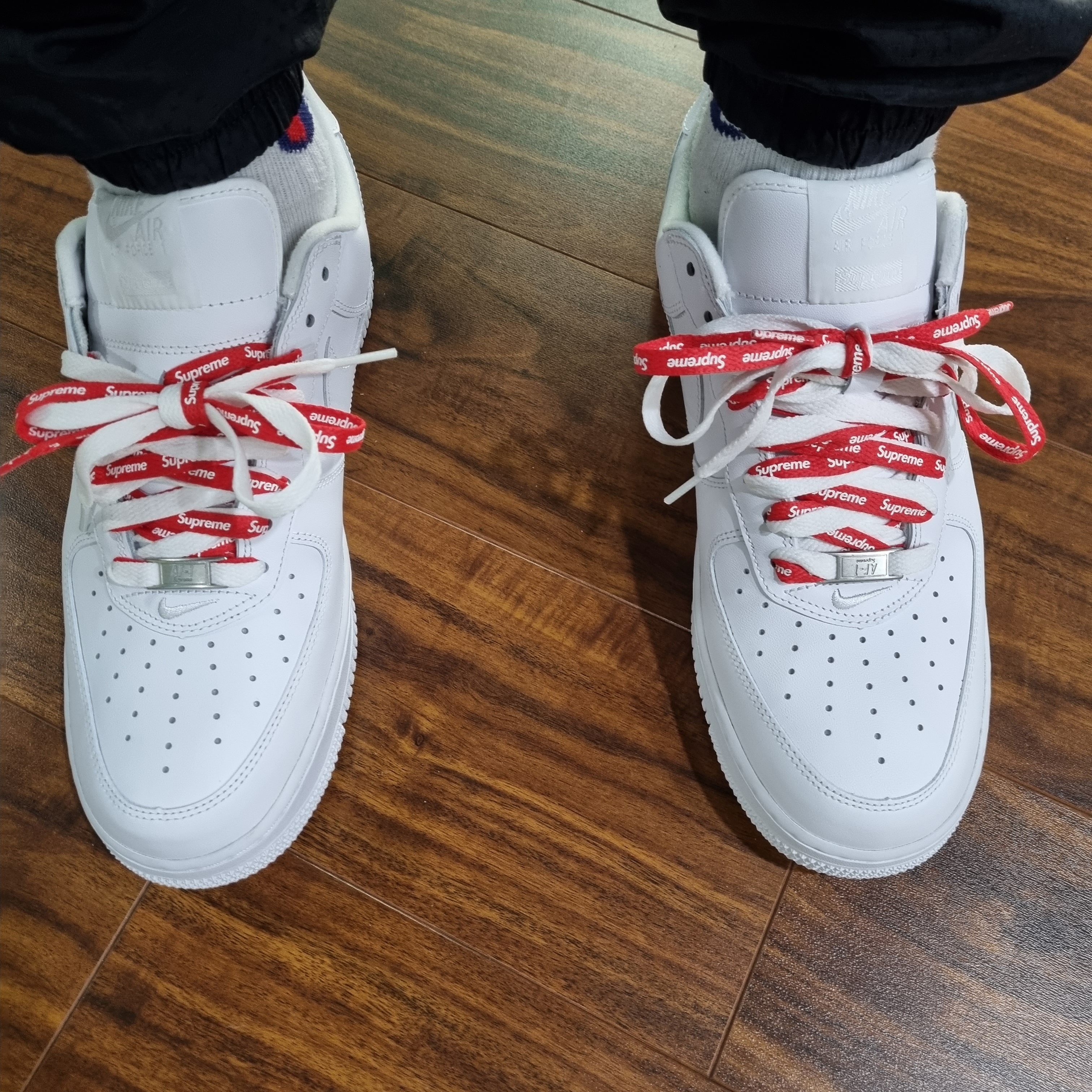 Nike x Supreme Air Force 1 Low White 착용 스타일 - 2