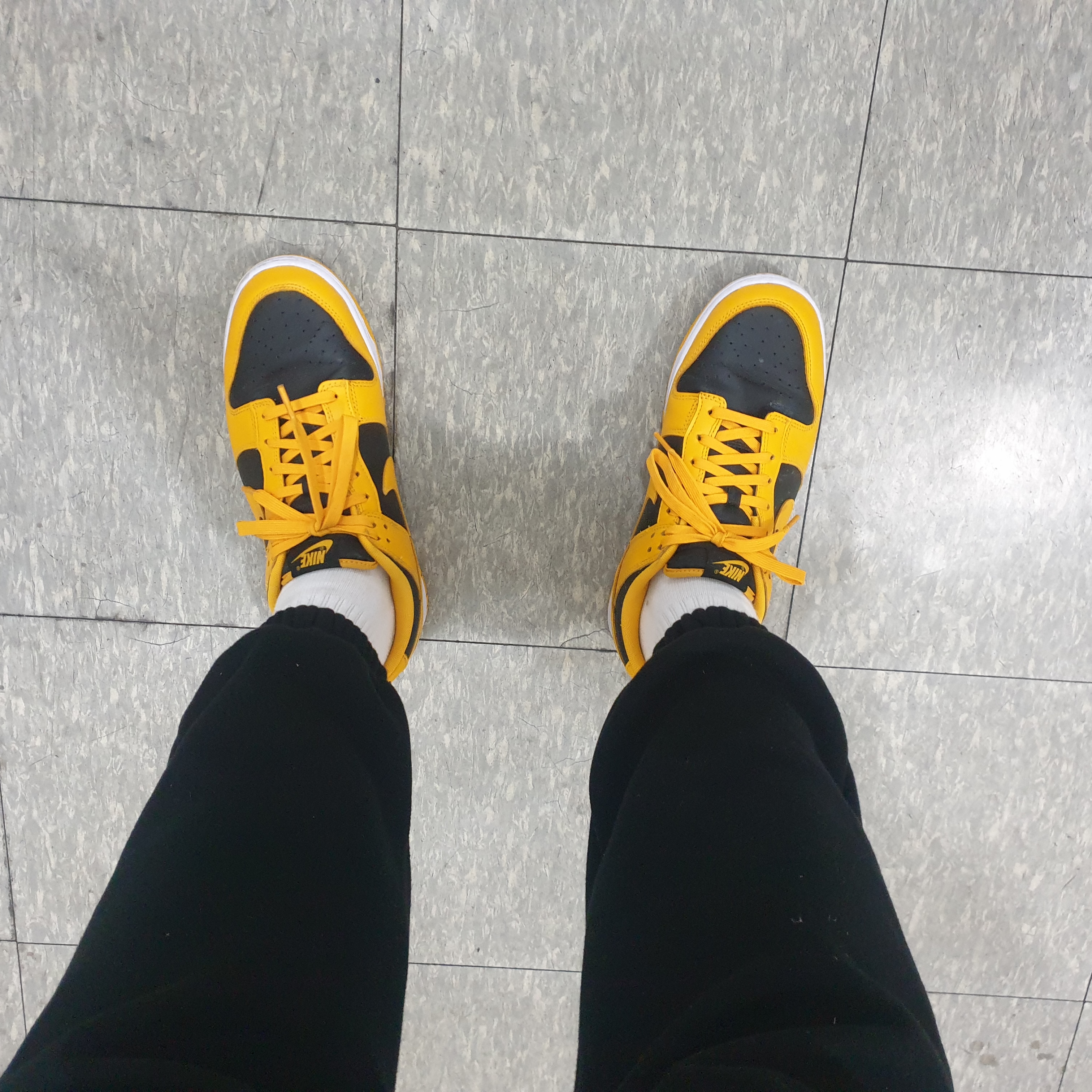Nike Dunk Low Retro Championship Goldenrod 착용 스타일 - 1