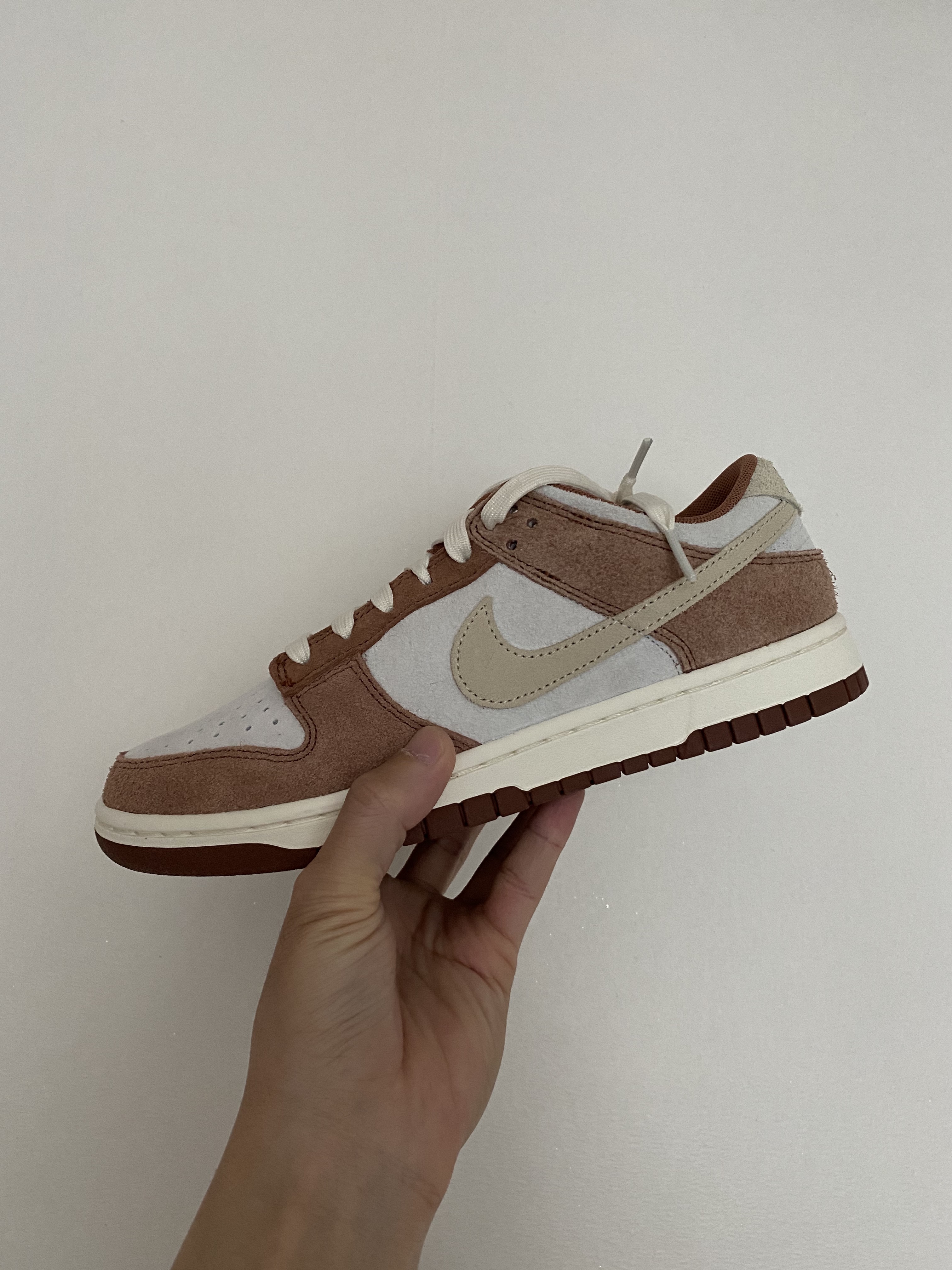 Nike Dunk Low Pro Premium Medium Curry 착용 스타일