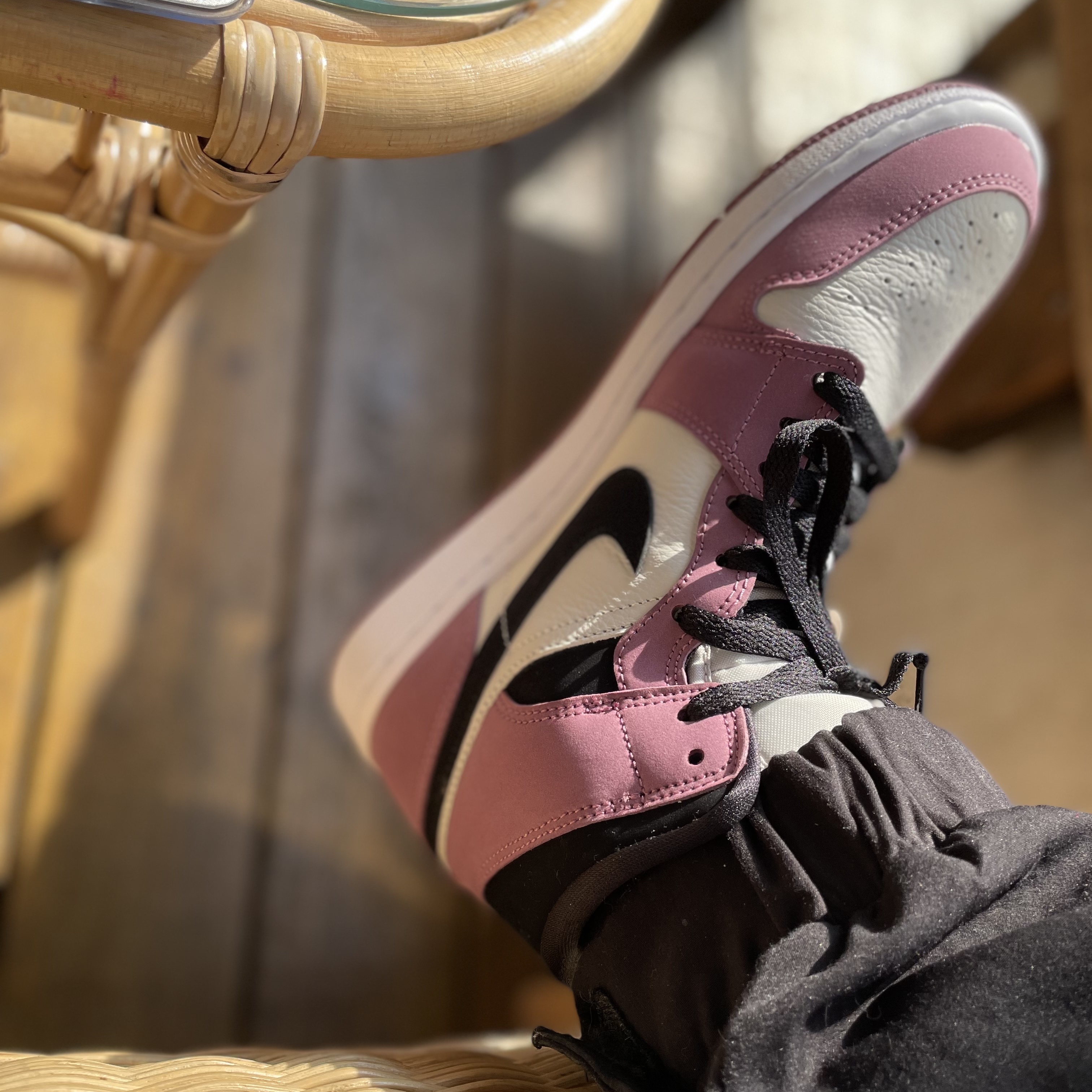 (W) Jordan 1 Mid SE Light Mulberry 착용 스타일 - 3