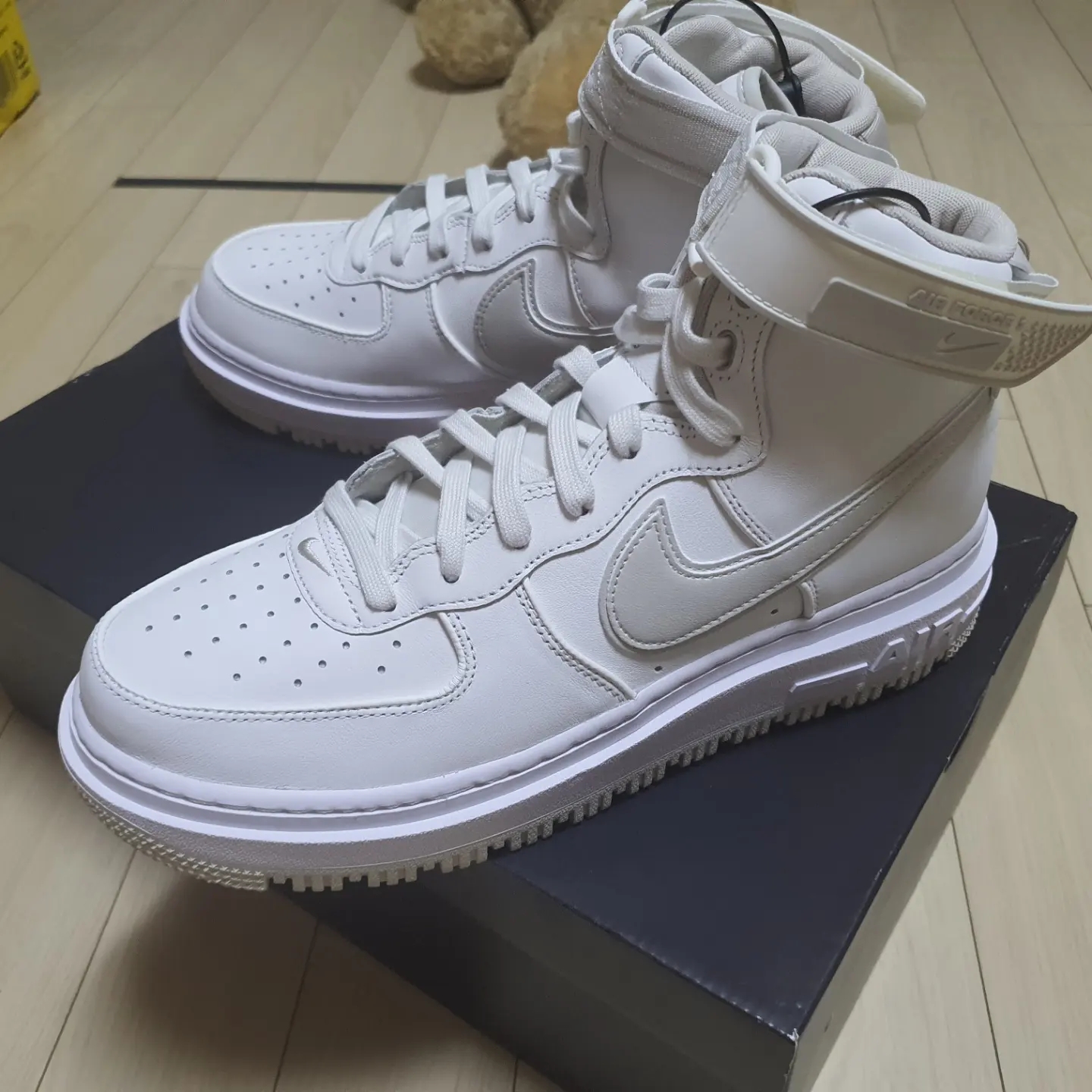 Nike Air Force 1 Boot Summit White Light Bone 착용 스타일 - 1