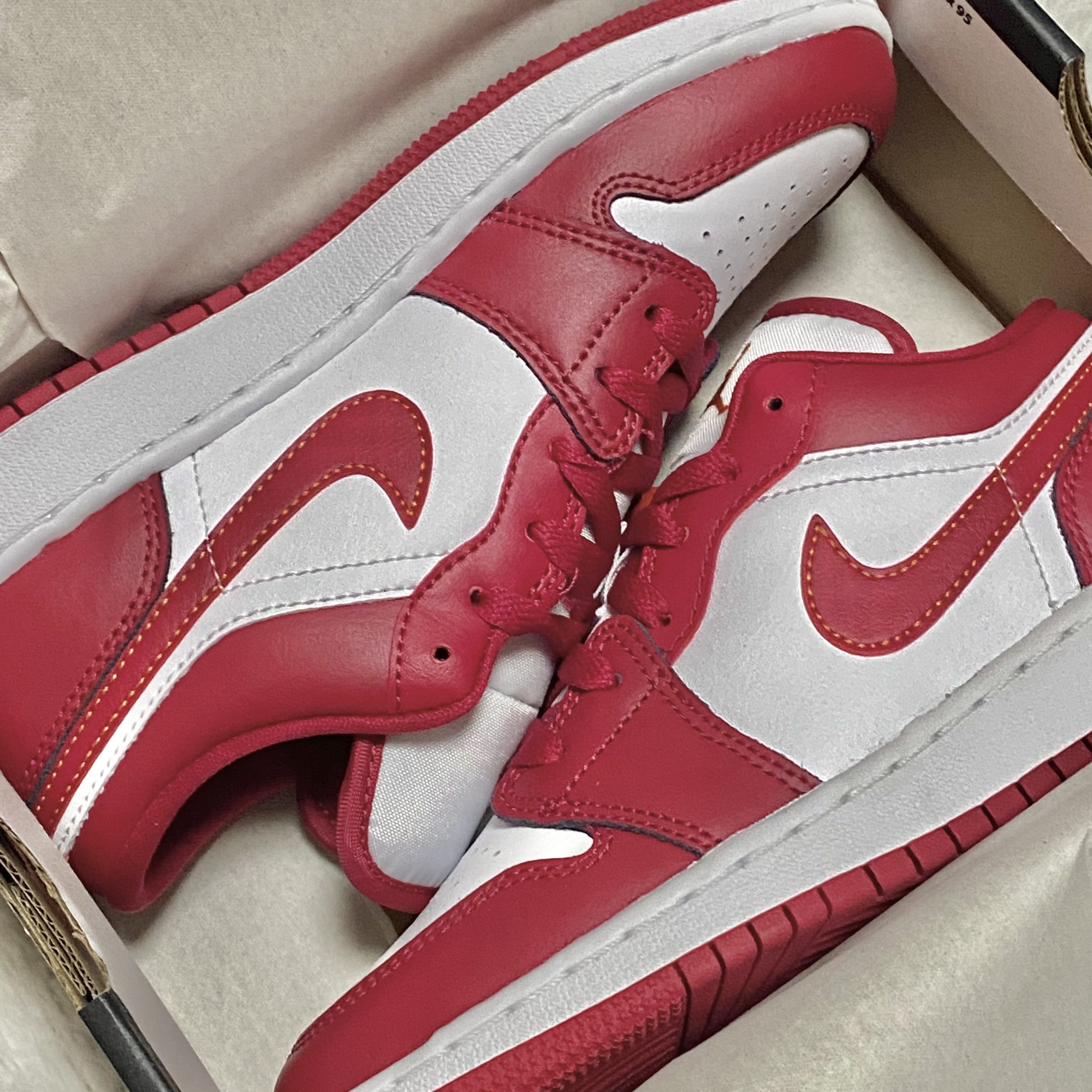 (GS) Jordan 1 Low Cardinal Red 착용 스타일 - 3