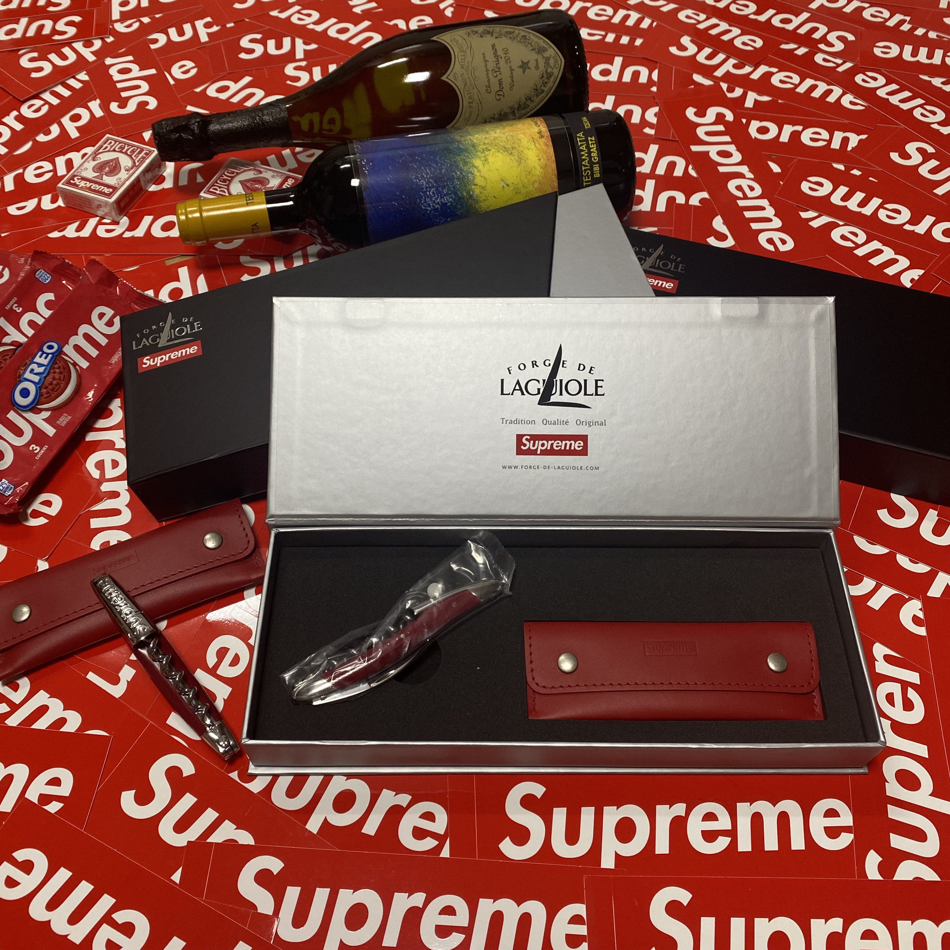 Supreme Forge De Laguiole Corkscrew Red - 21FW 착용 스타일 - 2