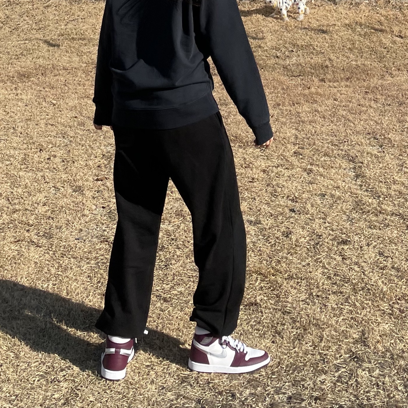Jordan 1 Retro High OG Bordeaux, Maison Kitsune Double Fox Head Patch Classic Sweatshirt Anthracite 착용 스타일 - 2