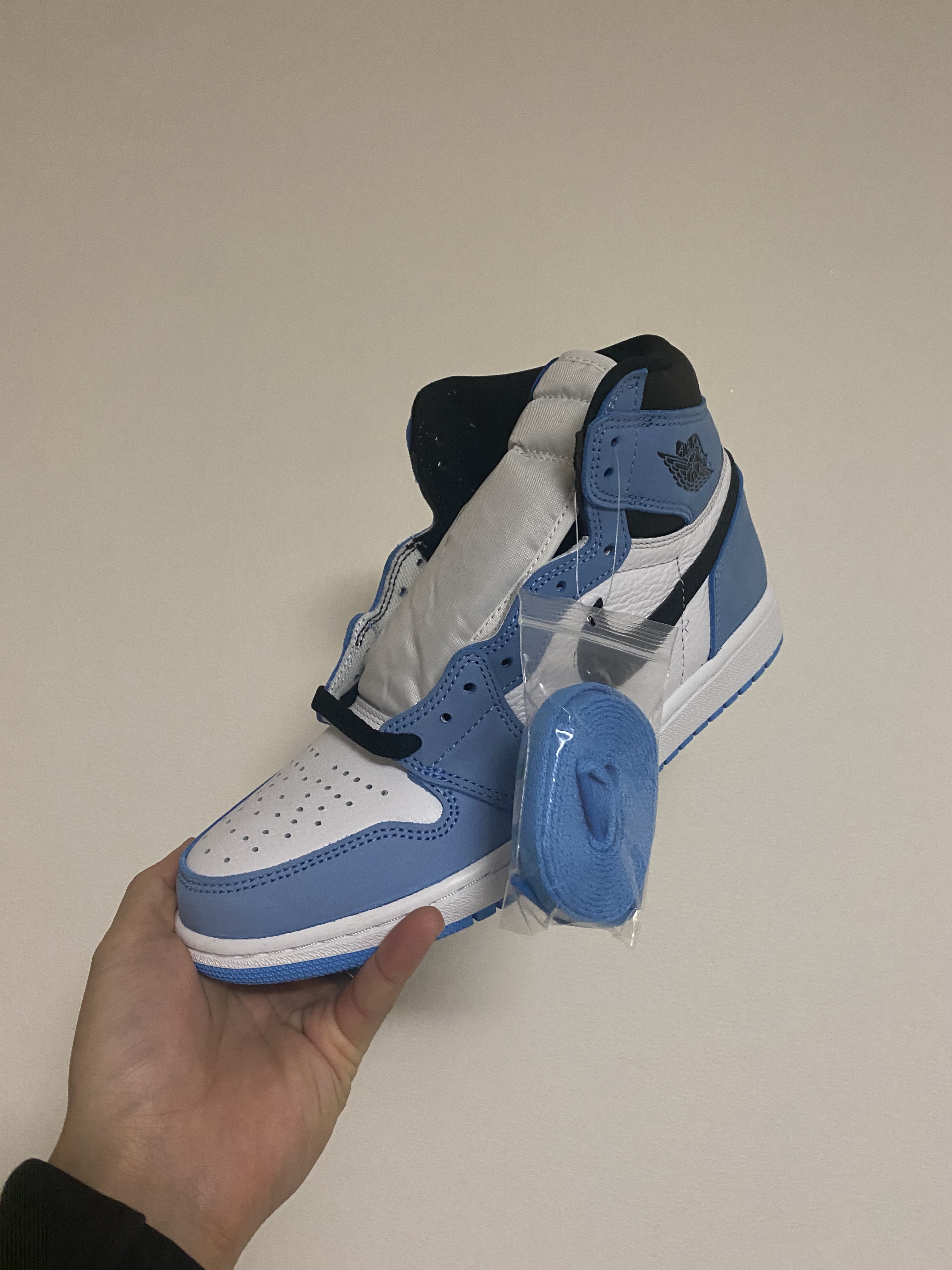 Jordan 1 Retro High OG University Blue 착용 스타일