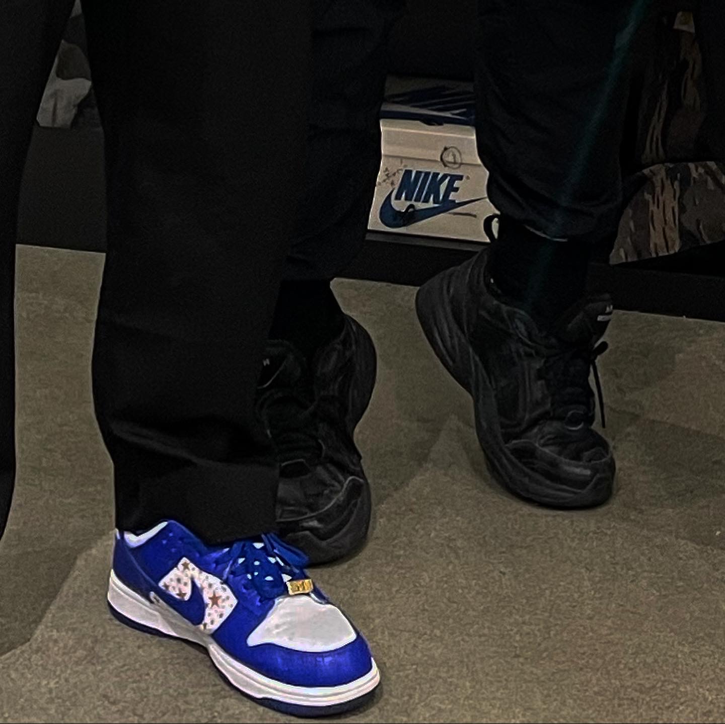 Nike x Supreme SB Dunk Low Hyper Blue, Nike Air Monarch IV Black 착용 스타일