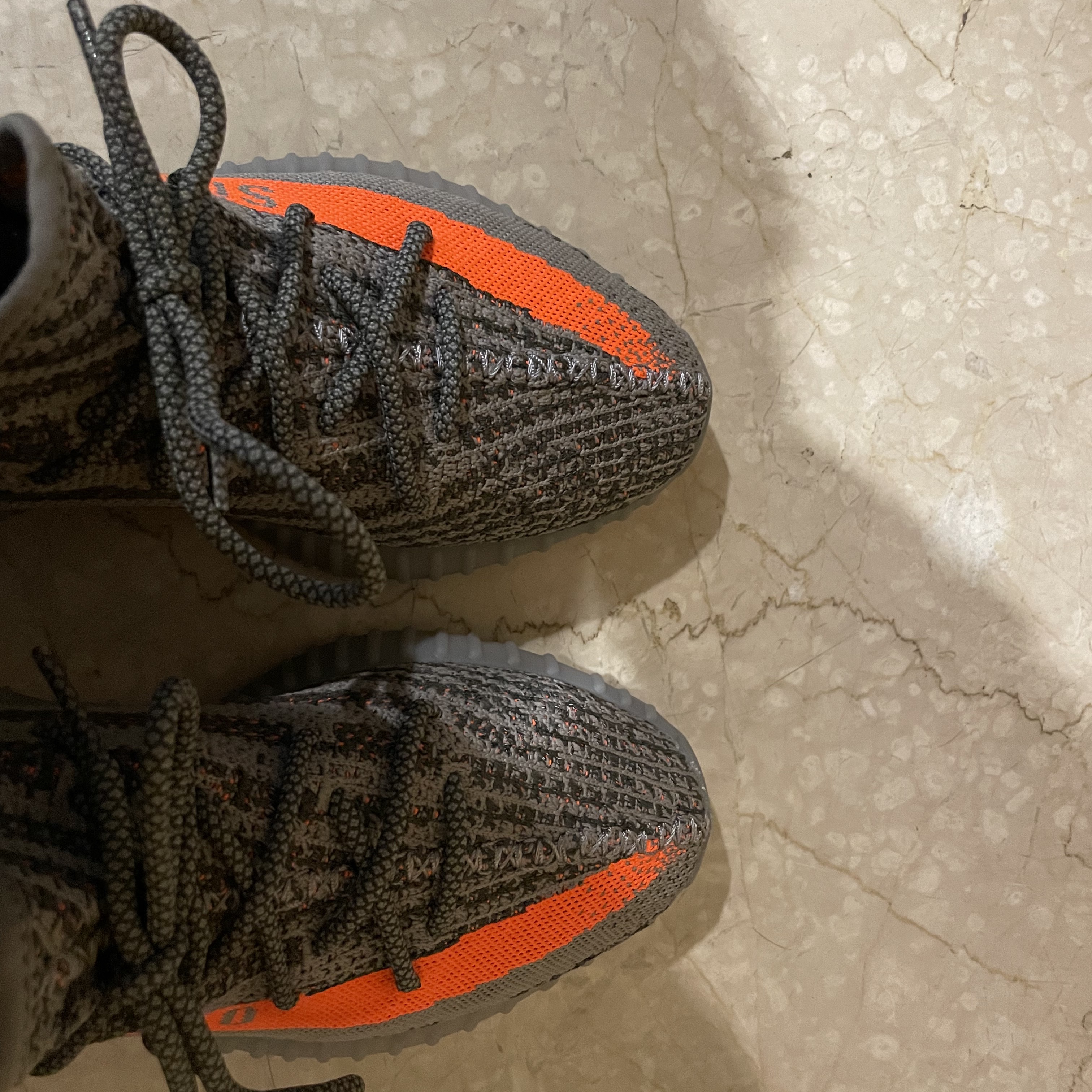 Adidas Yeezy Boost 350 V2 Beluga - Reflective 착용 스타일 - 2