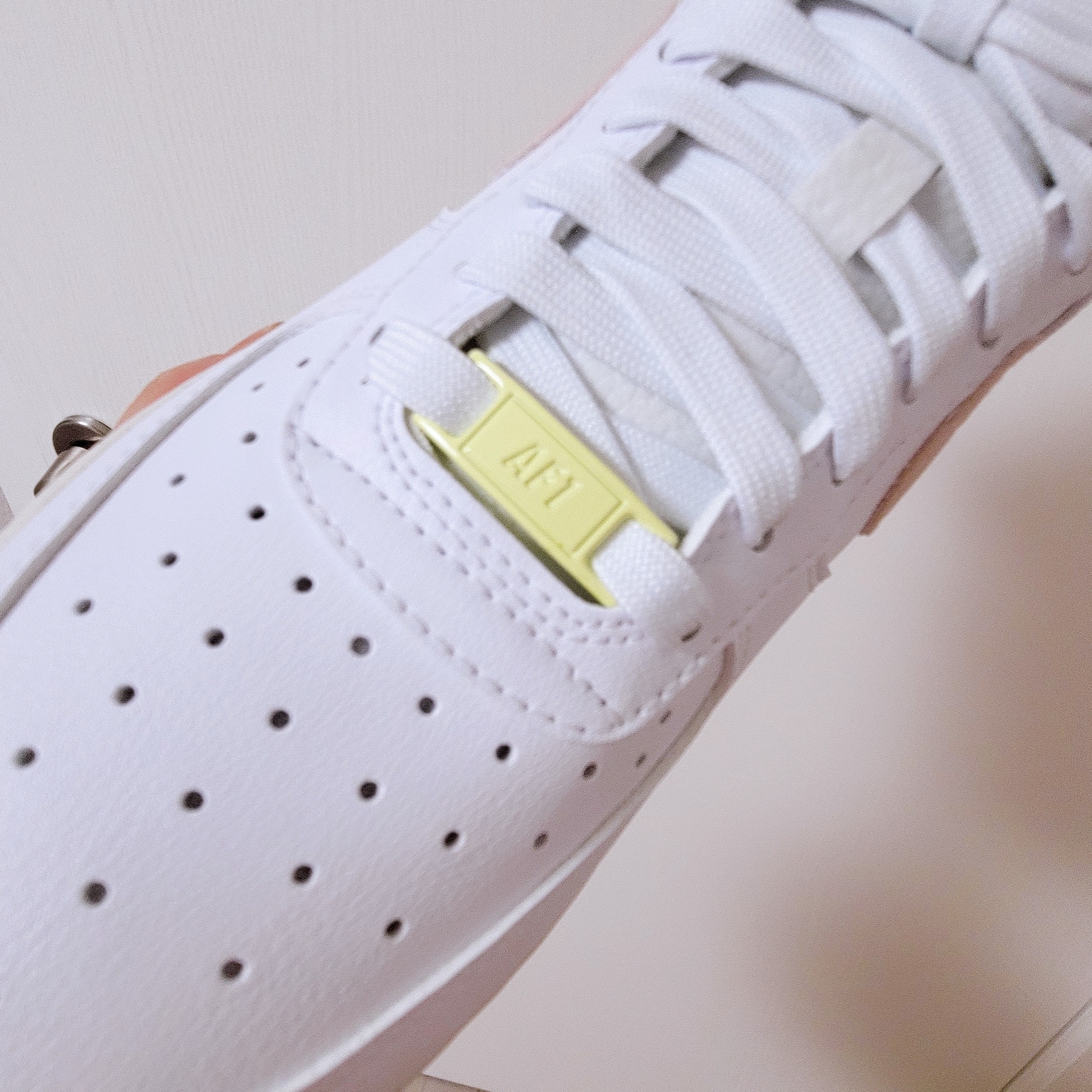 (W) Nike Air Force 1 '07 SE Next Nature White Pink Oxford 착용 스타일 - 3