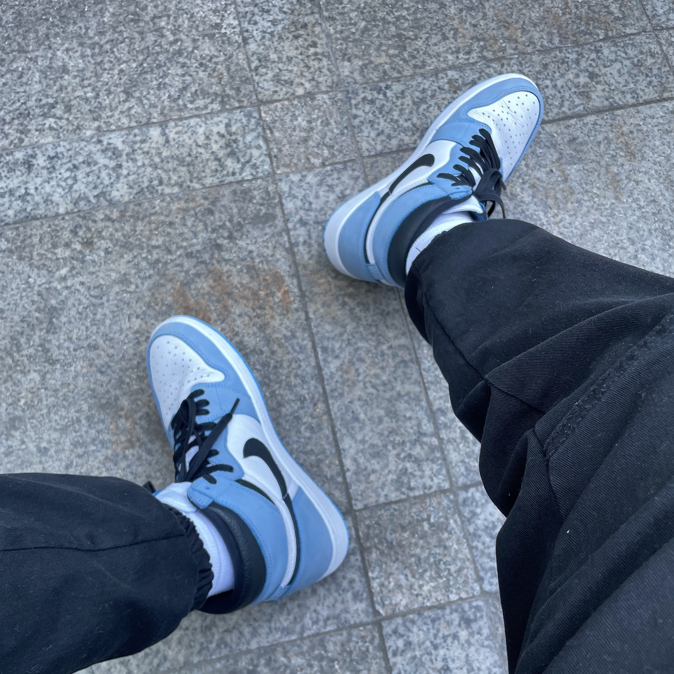 Jordan 1 Retro High OG University Blue 착용 스타일