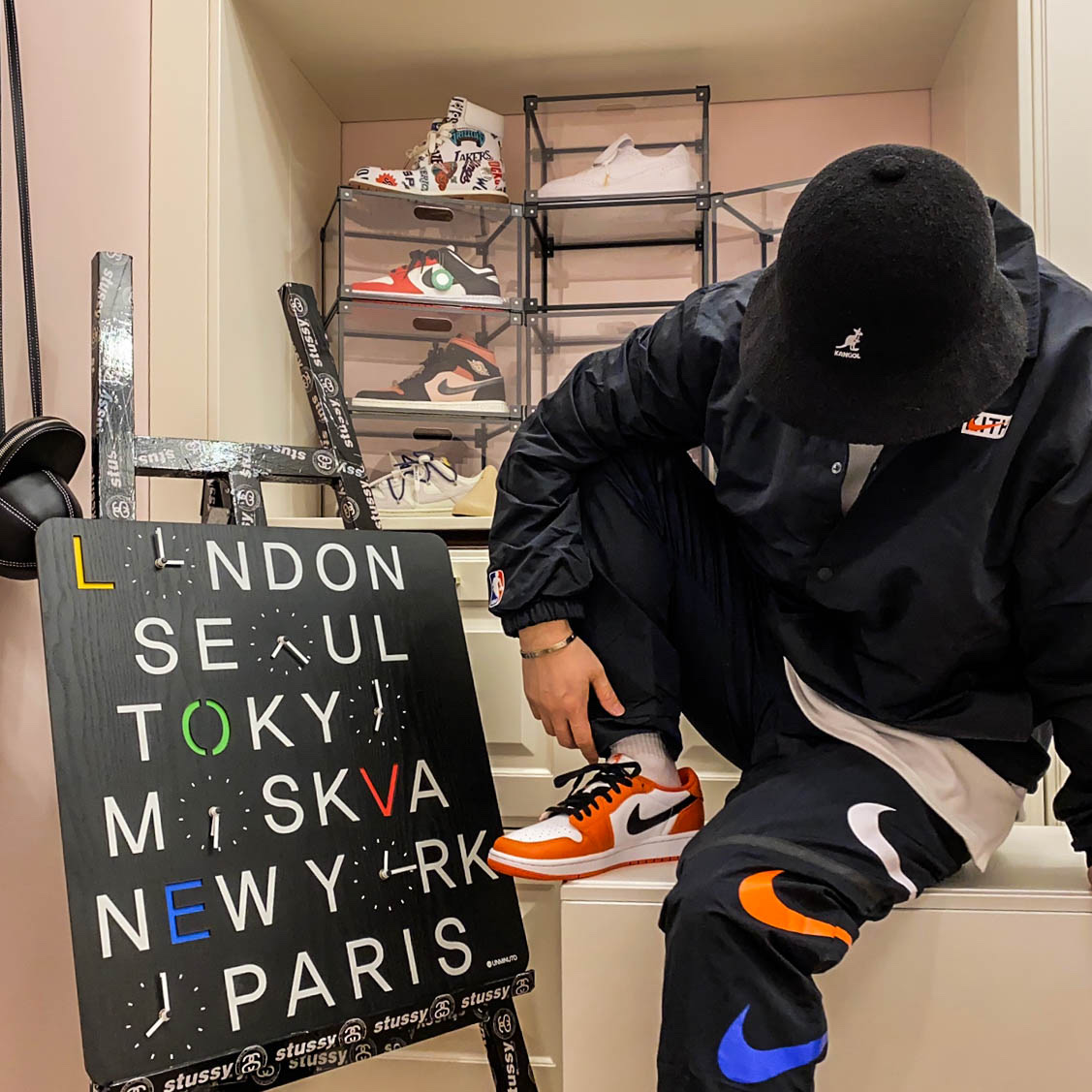 Nike x Kith New York Knicks Coaches Jacket Black, Nike x Kith New York Knicks Pants Black 착용 스타일