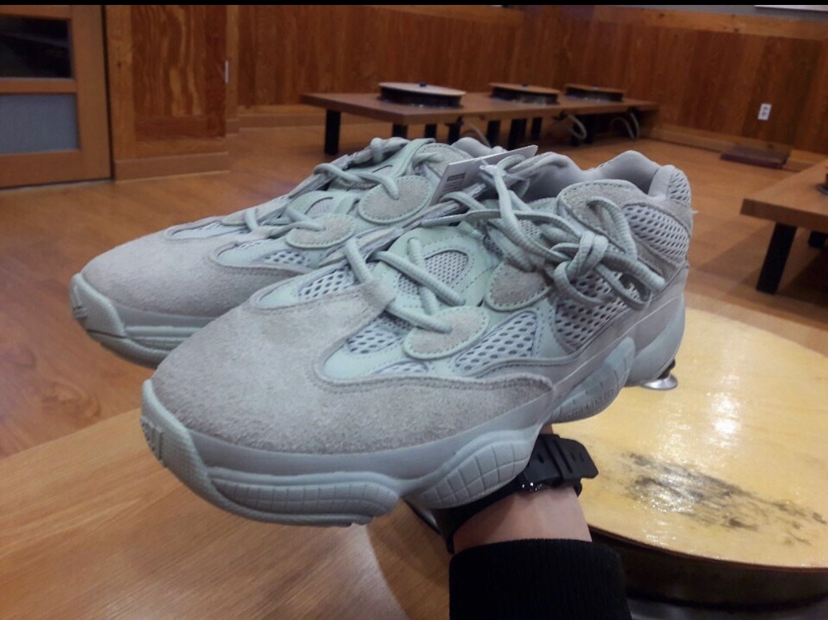 Adidas Yeezy 500 Salt 착용 스타일