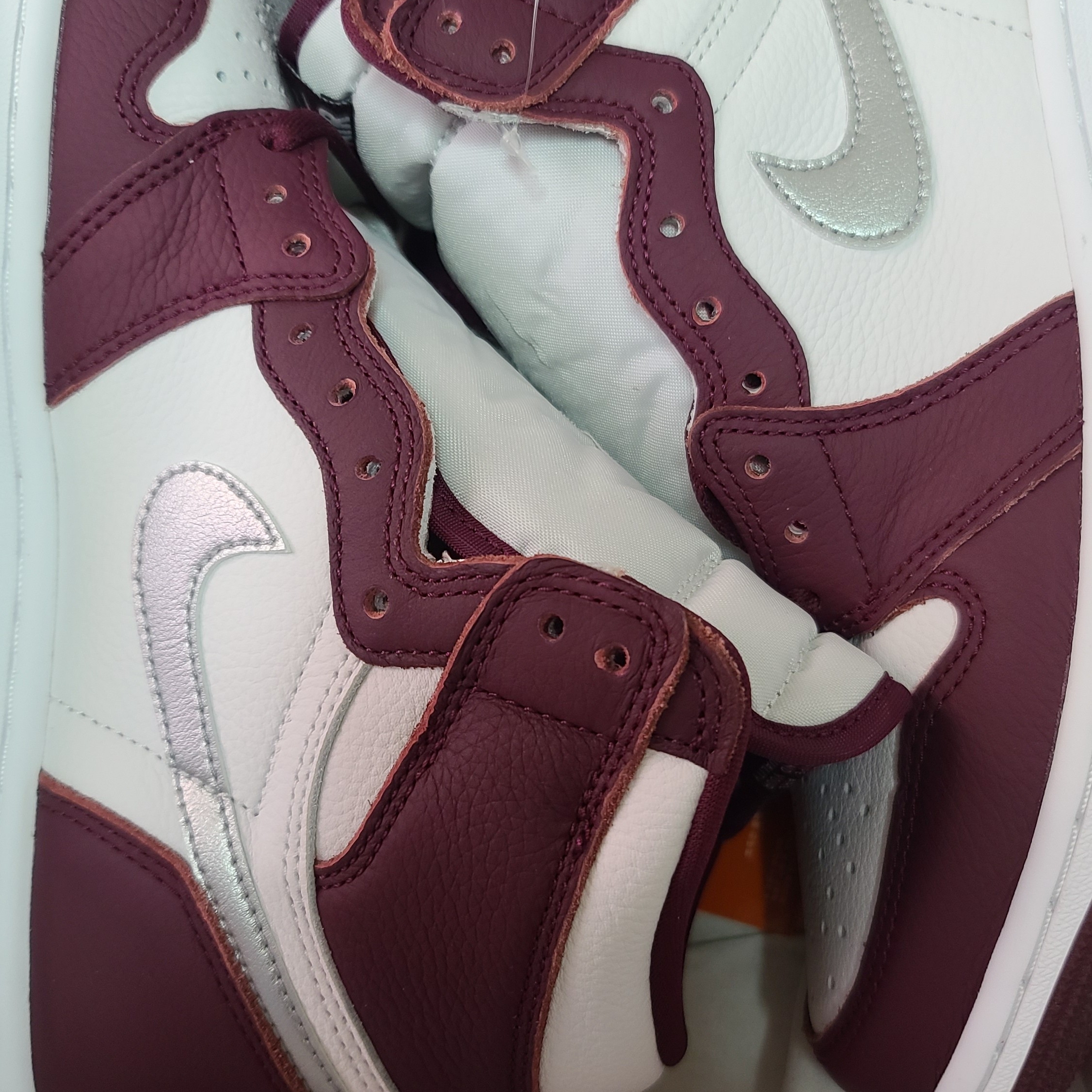 Jordan 1 Retro High OG University Blue, Jordan 1 Retro High OG Bordeaux 착용 스타일 - 2