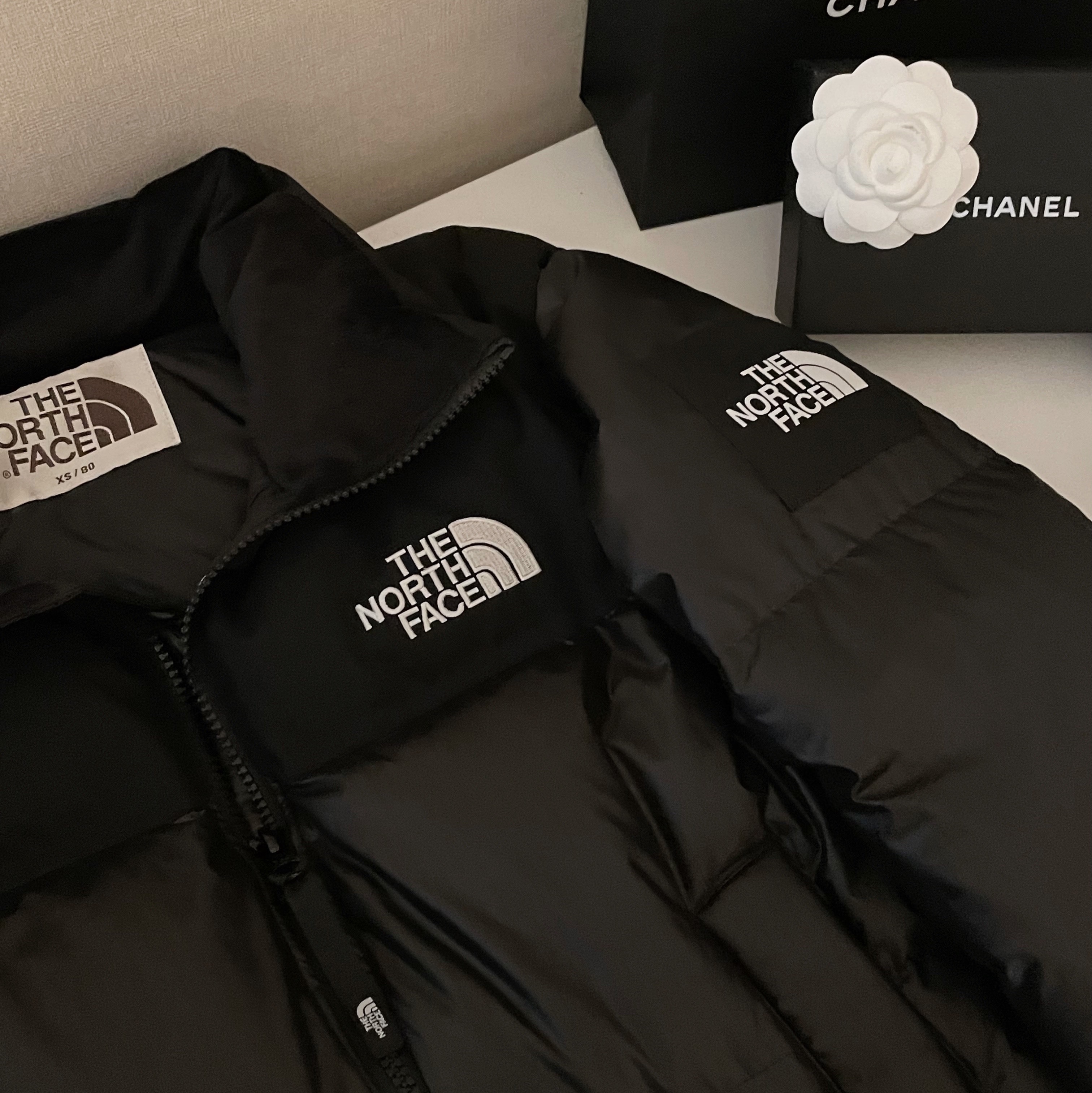 (W) The North Face White Label Novelty Nuptse Down Jacket Black 착용 스타일