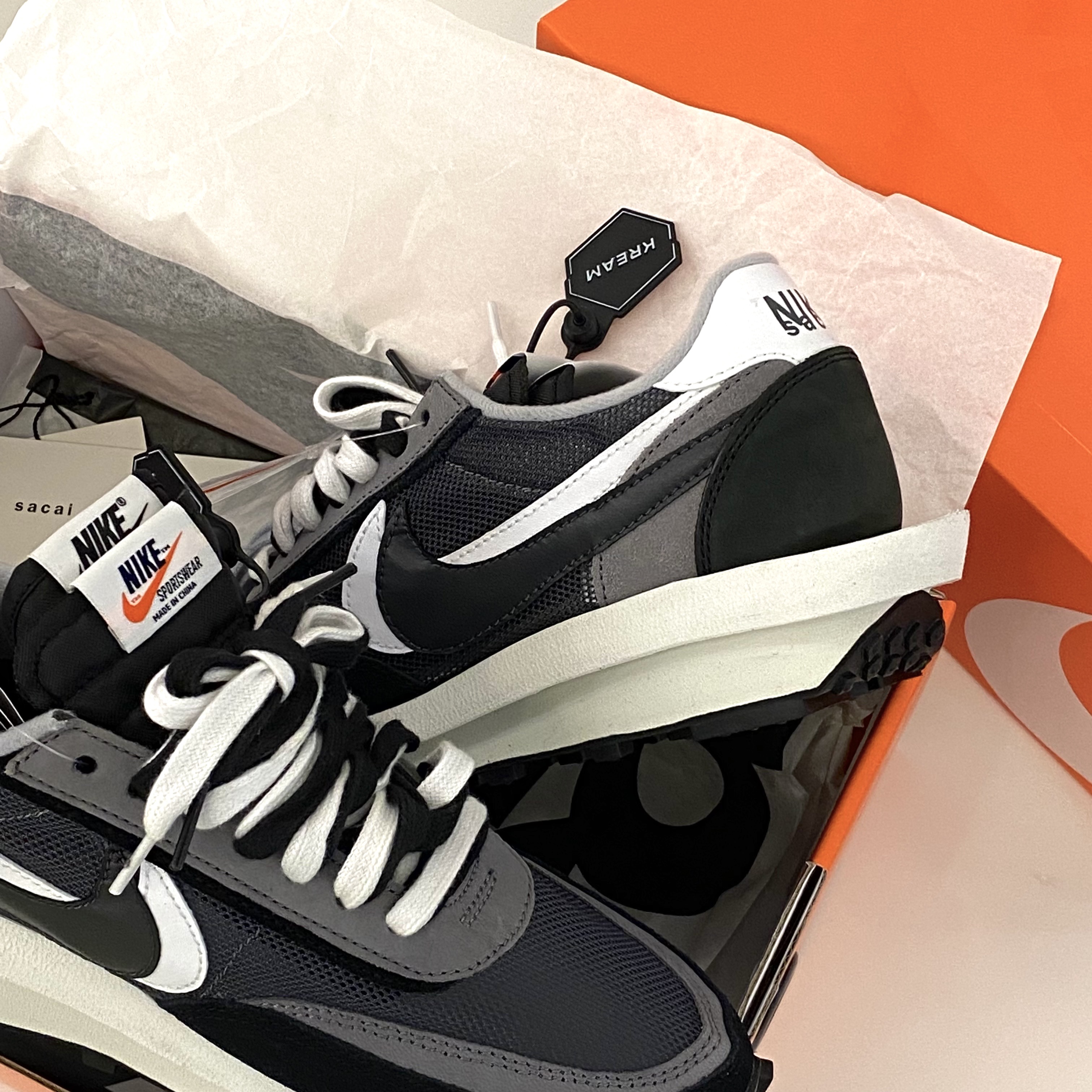 Nike x Sacai LDWaffle Black 착용 스타일 - 1