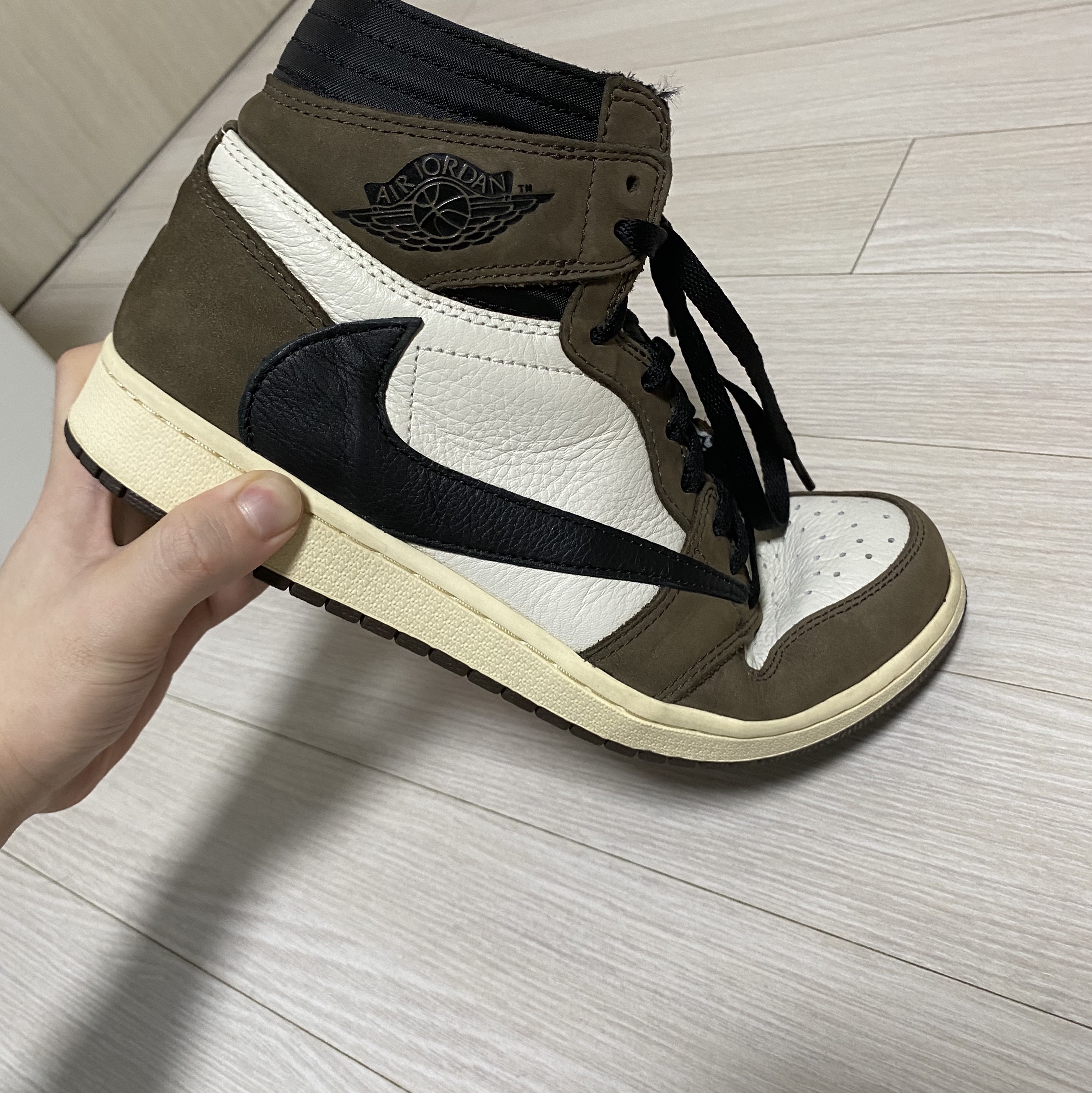 Jordan 1 x Travis Scott Retro High OG SP Mocha 착용 스타일