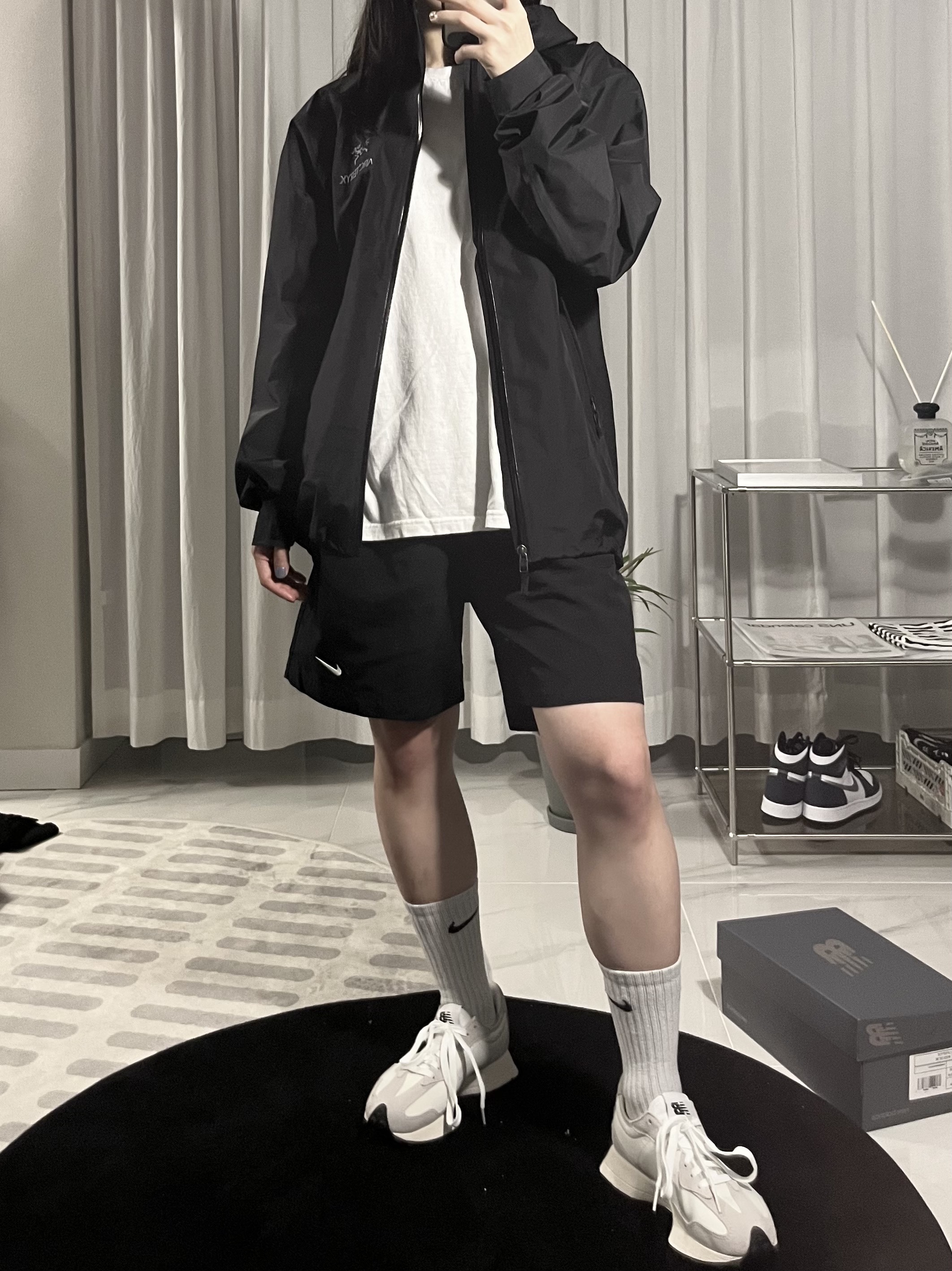 Arc'teryx Zeta SL Jacket Black, Nike NRG Solo Swoosh Shorts Black - Asia 착용 스타일 - 4