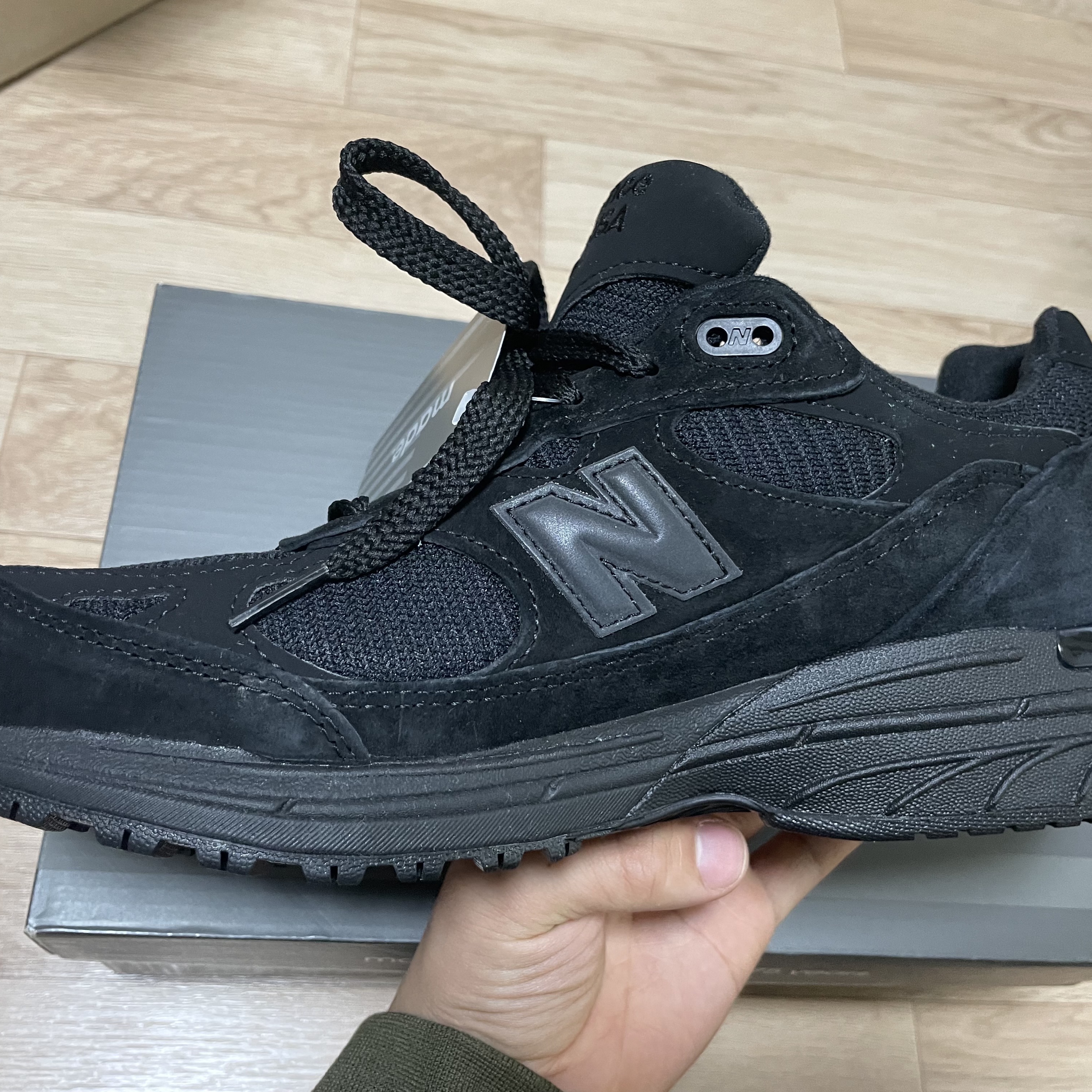 New Balance 993 Made in USA Triple Black - D Standard 착용 스타일 - 3