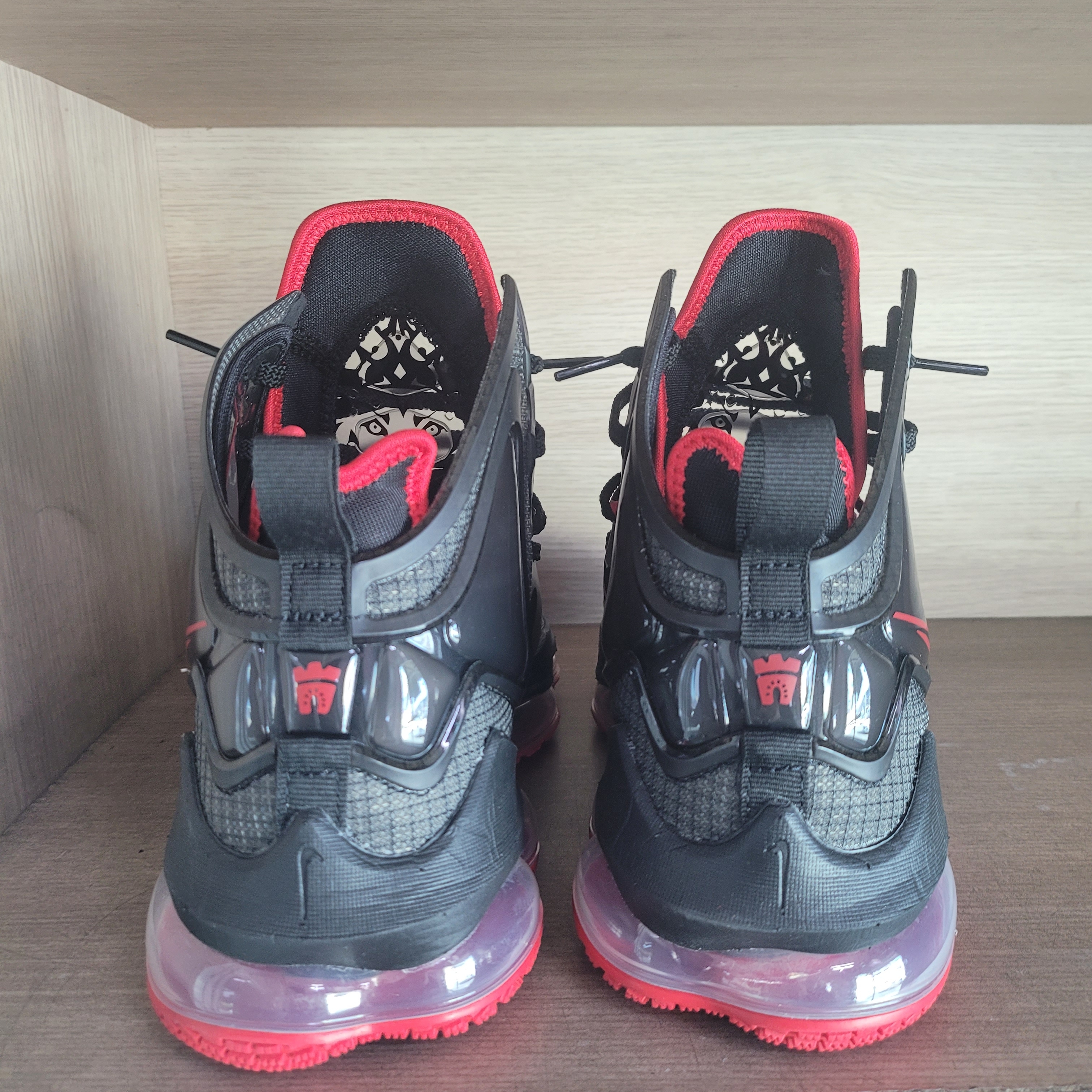 Nike LeBron XIX Black University Red 착용 스타일 - 2