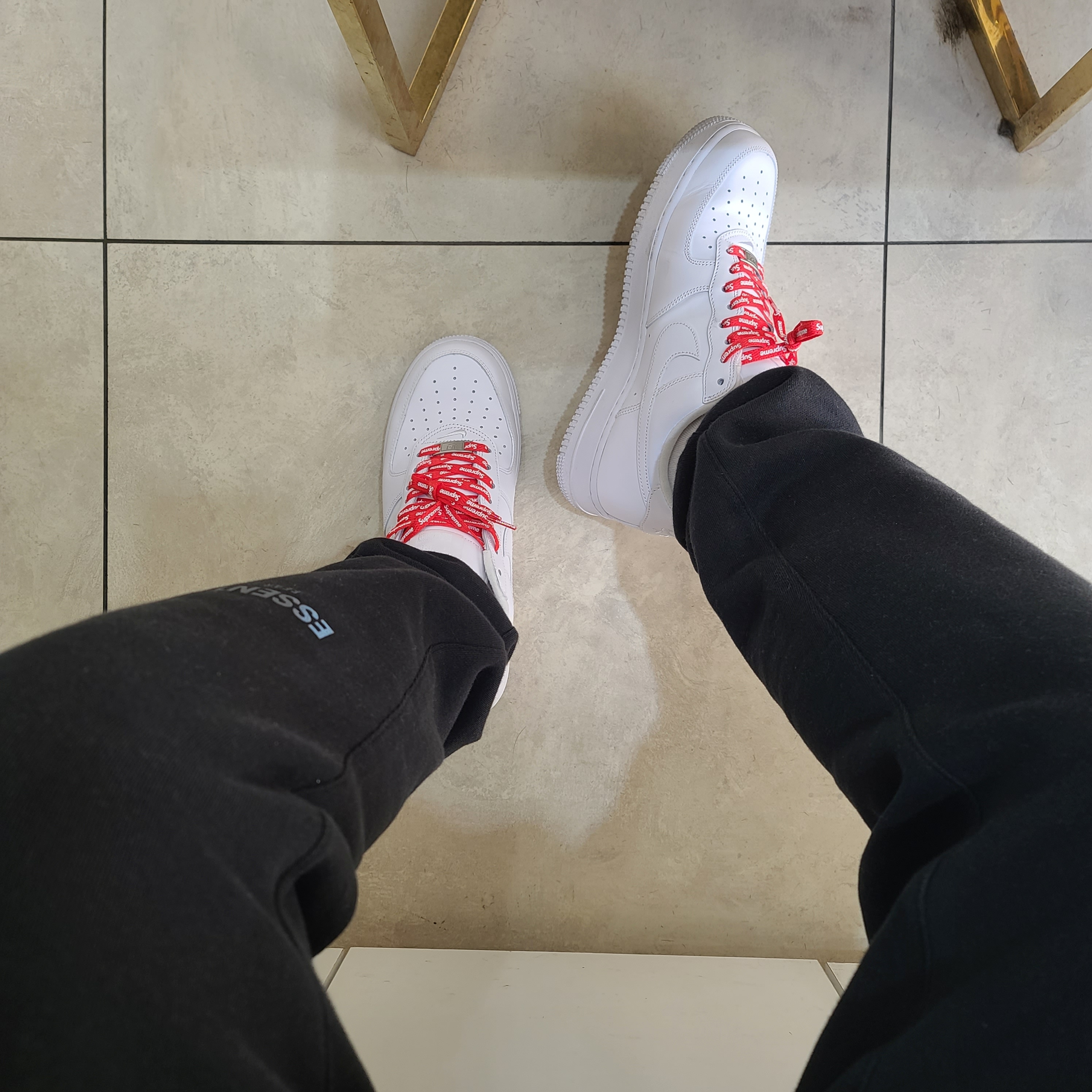 Nike x Supreme Air Force 1 Low White 착용 스타일