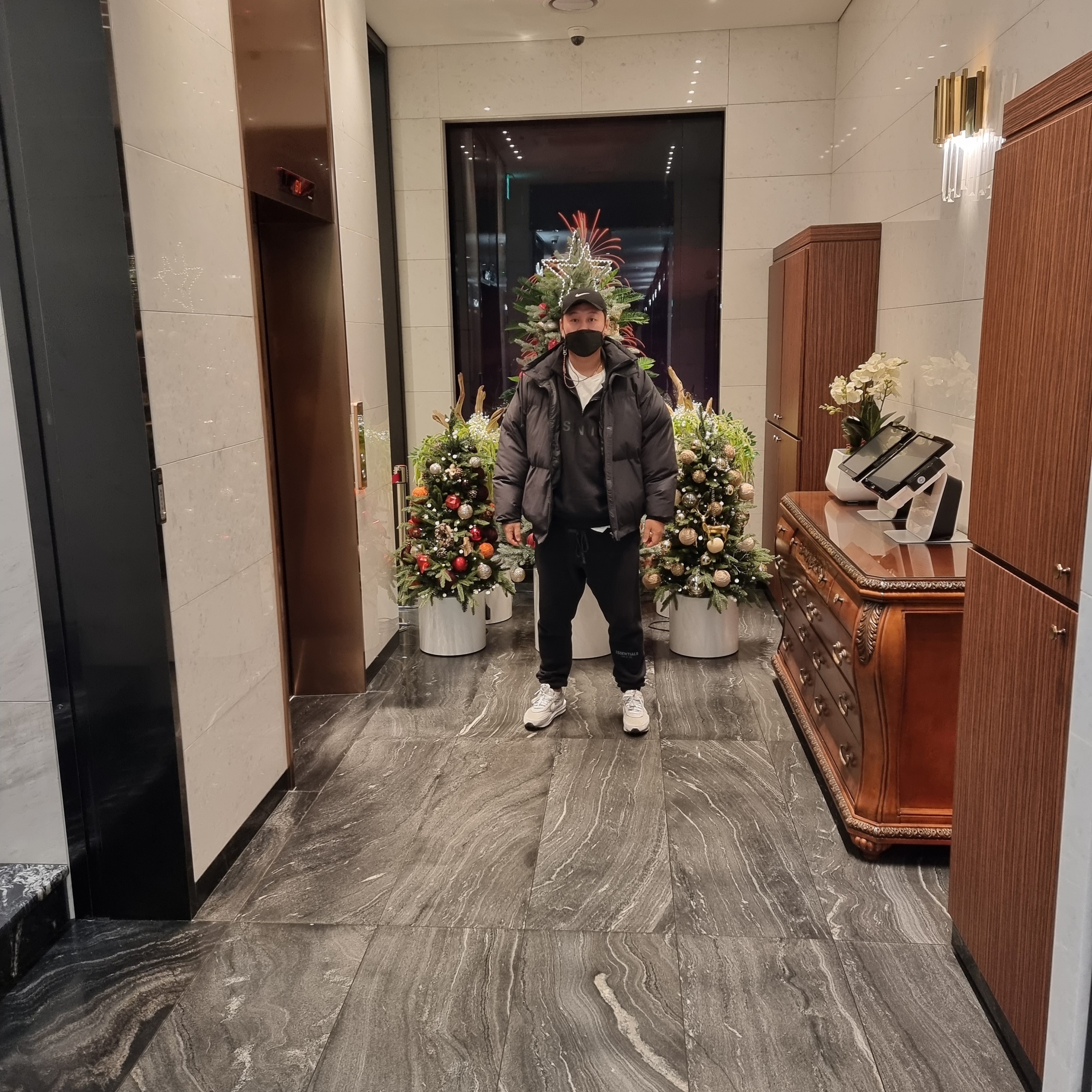 Essentials Half-Zip Pullover Dark Slate/Stretch Limo/Black - 20FW, Nike x Sacai x Fragment LDWaffle Light Smoke Grey 착용 스타일 - 2