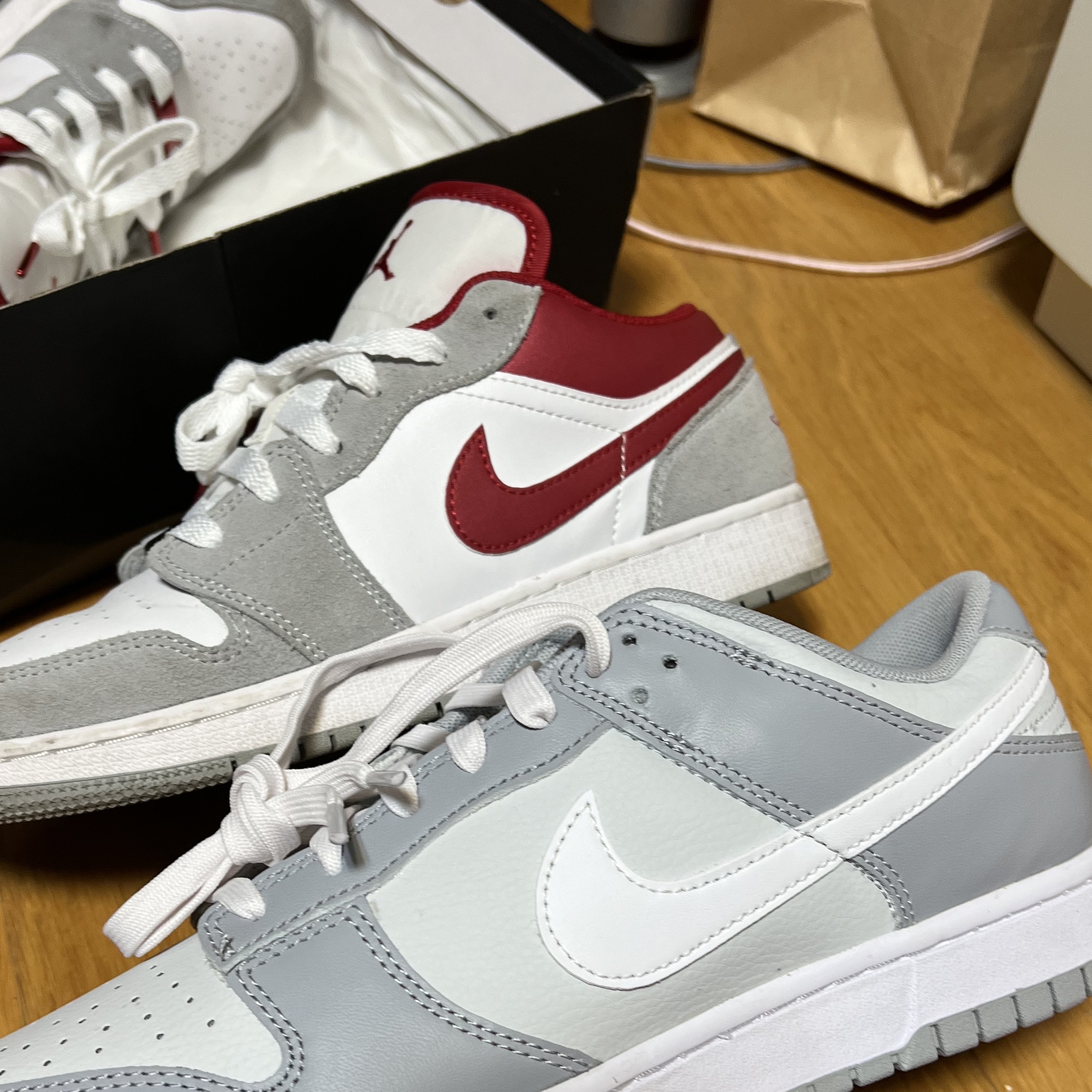 (GS) Jordan 1 Low SE Light Smoke Grey Gym Red, Nike Dunk Low Retro Wolf Grey 착용 스타일 - 2